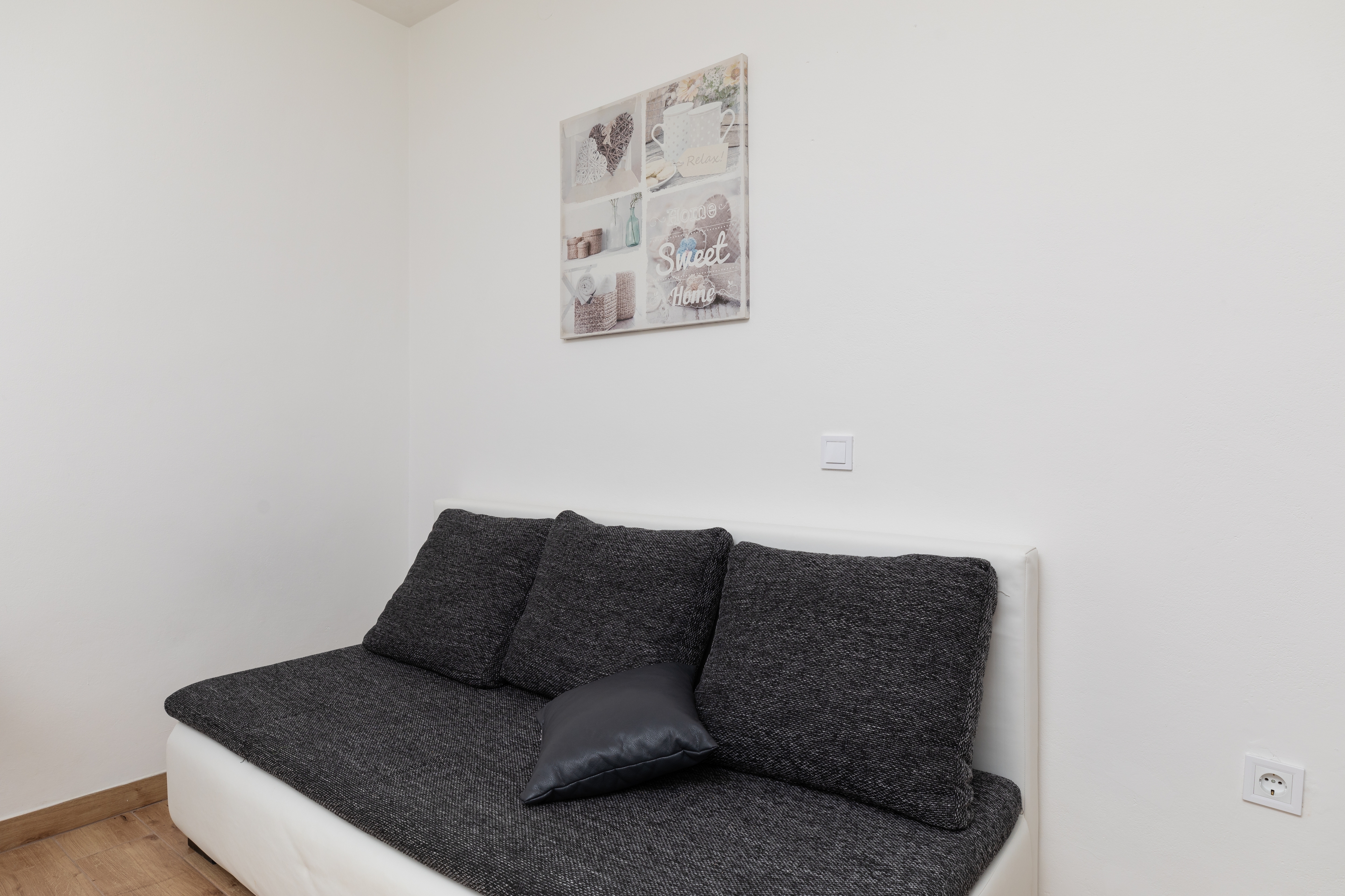 One bedroom apartment near beach Mimice, Omiš  A-c