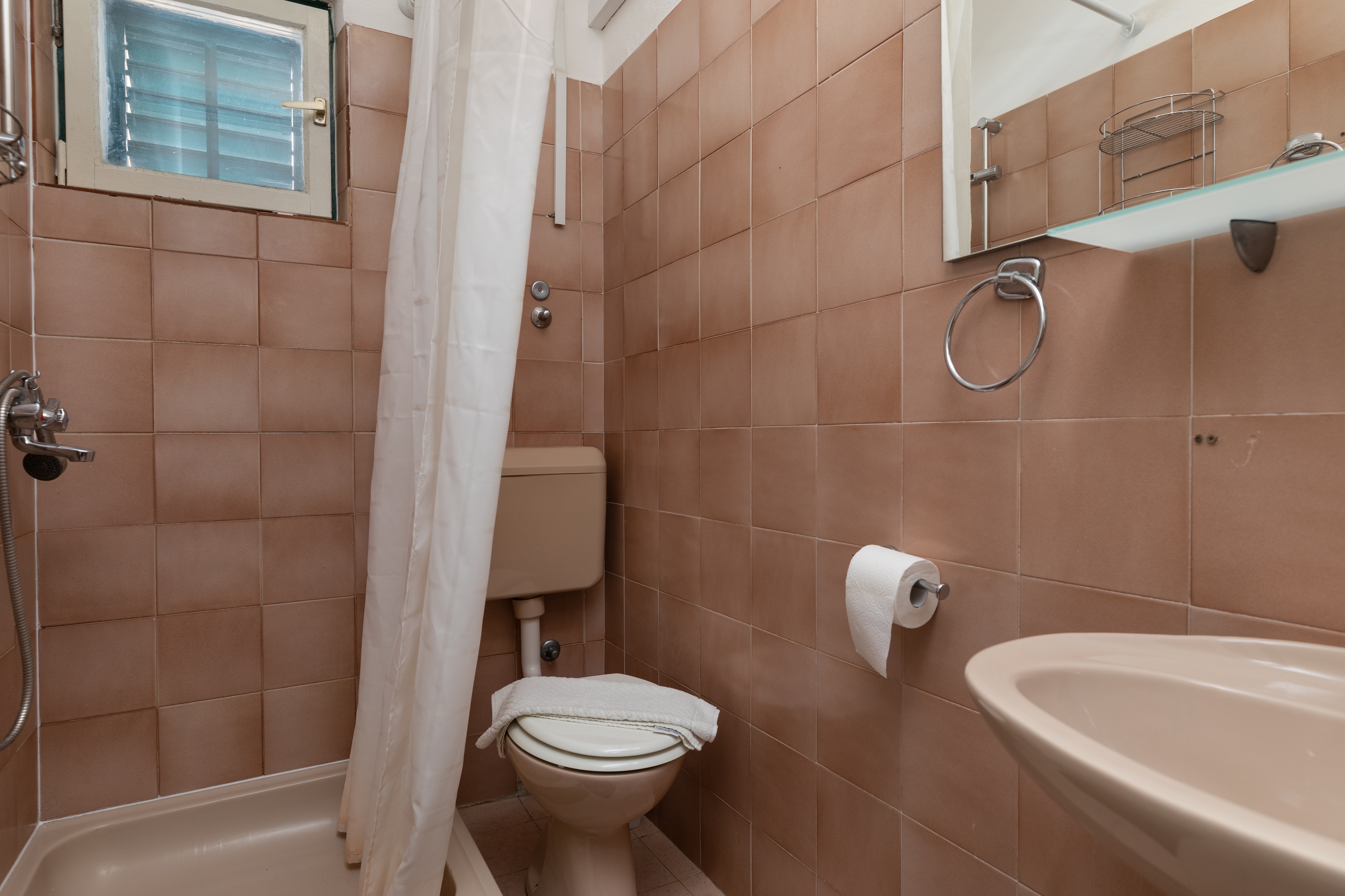 Two bedroom apartment near beach Mimice, Omiš  A-e