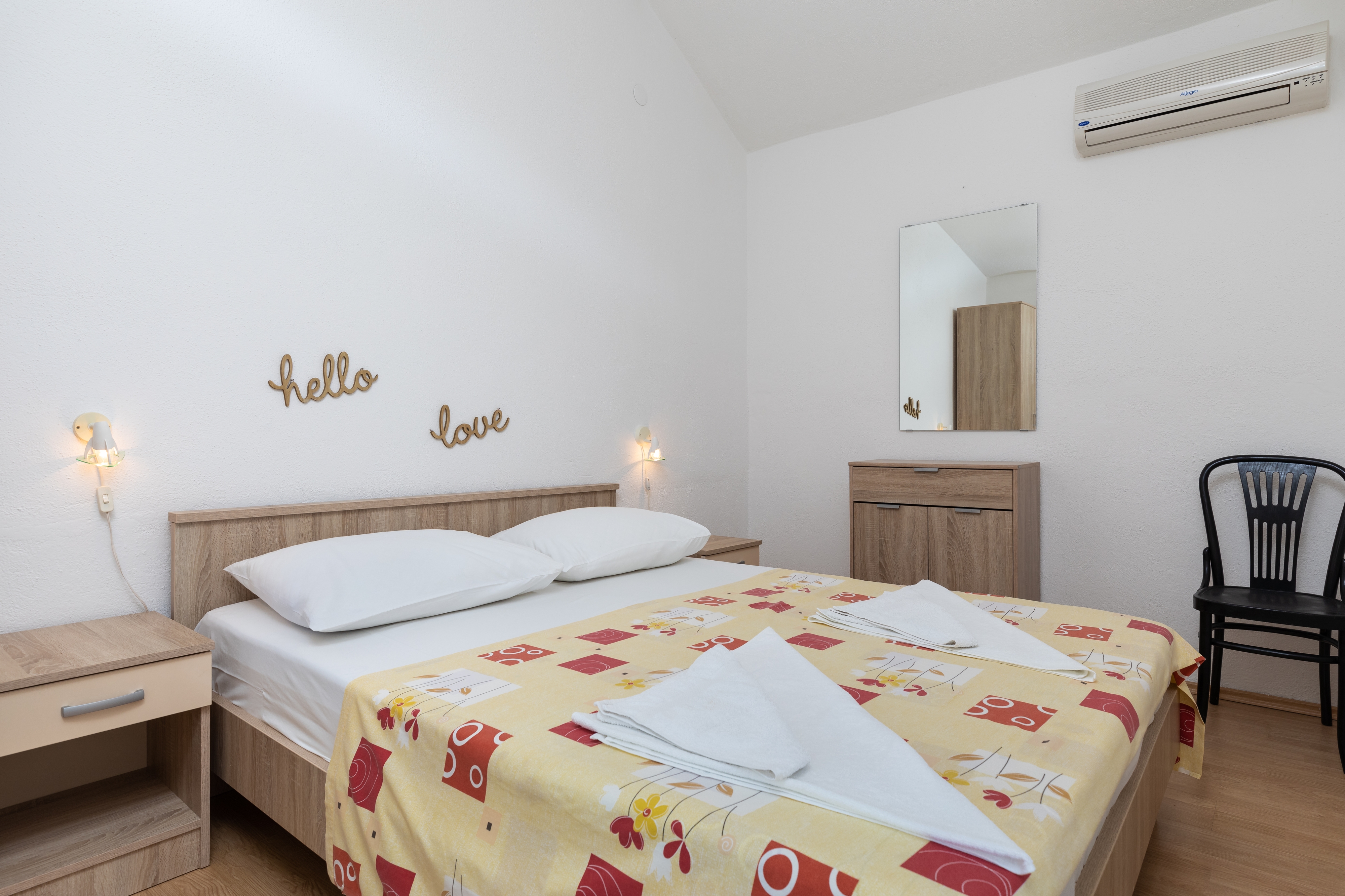 Two bedroom apartment near beach Mimice, Omiš  A-e