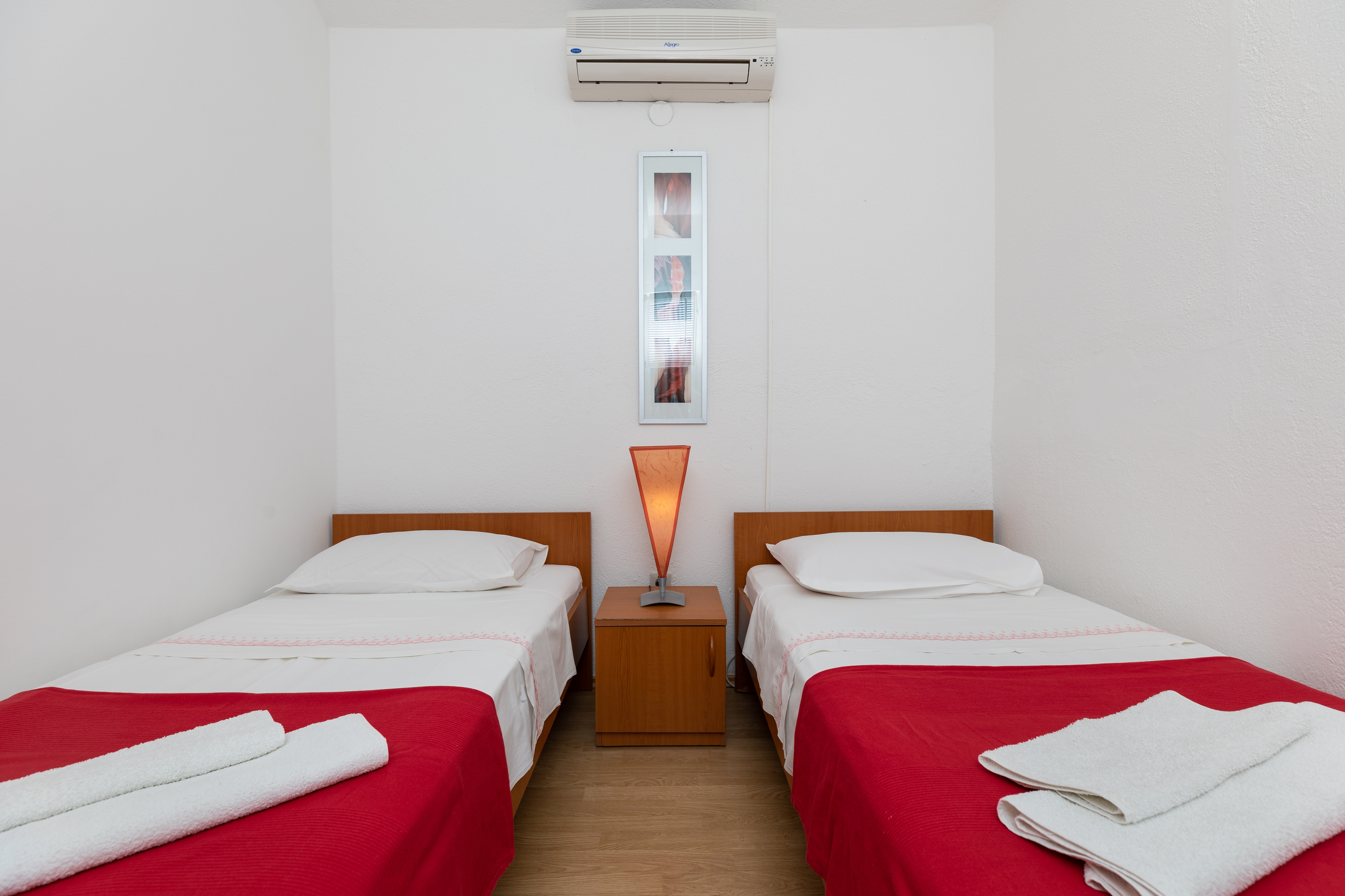 Two bedroom apartment near beach Mimice, Omiš  A-e
