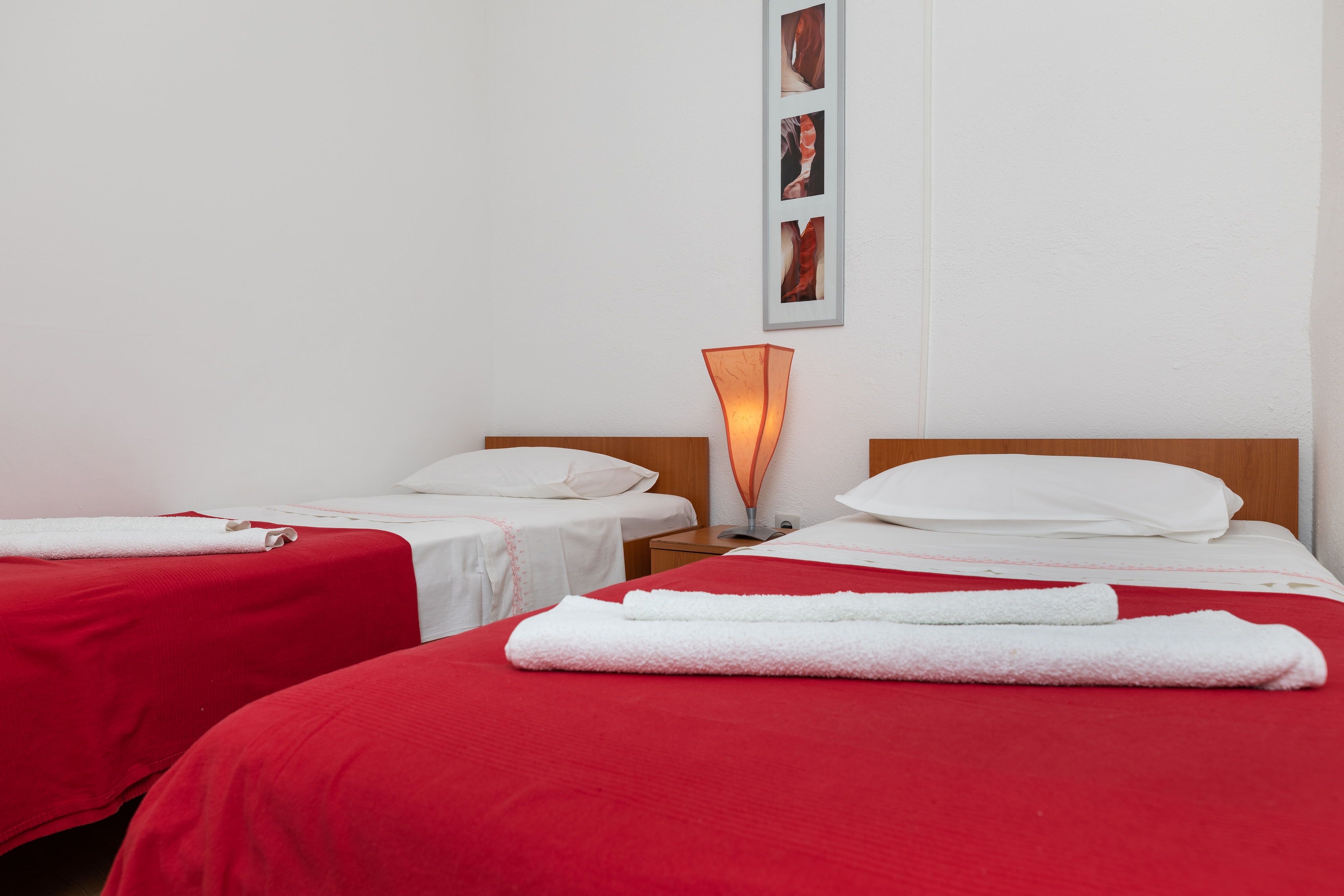 Two bedroom apartment near beach Mimice, Omiš  A-e