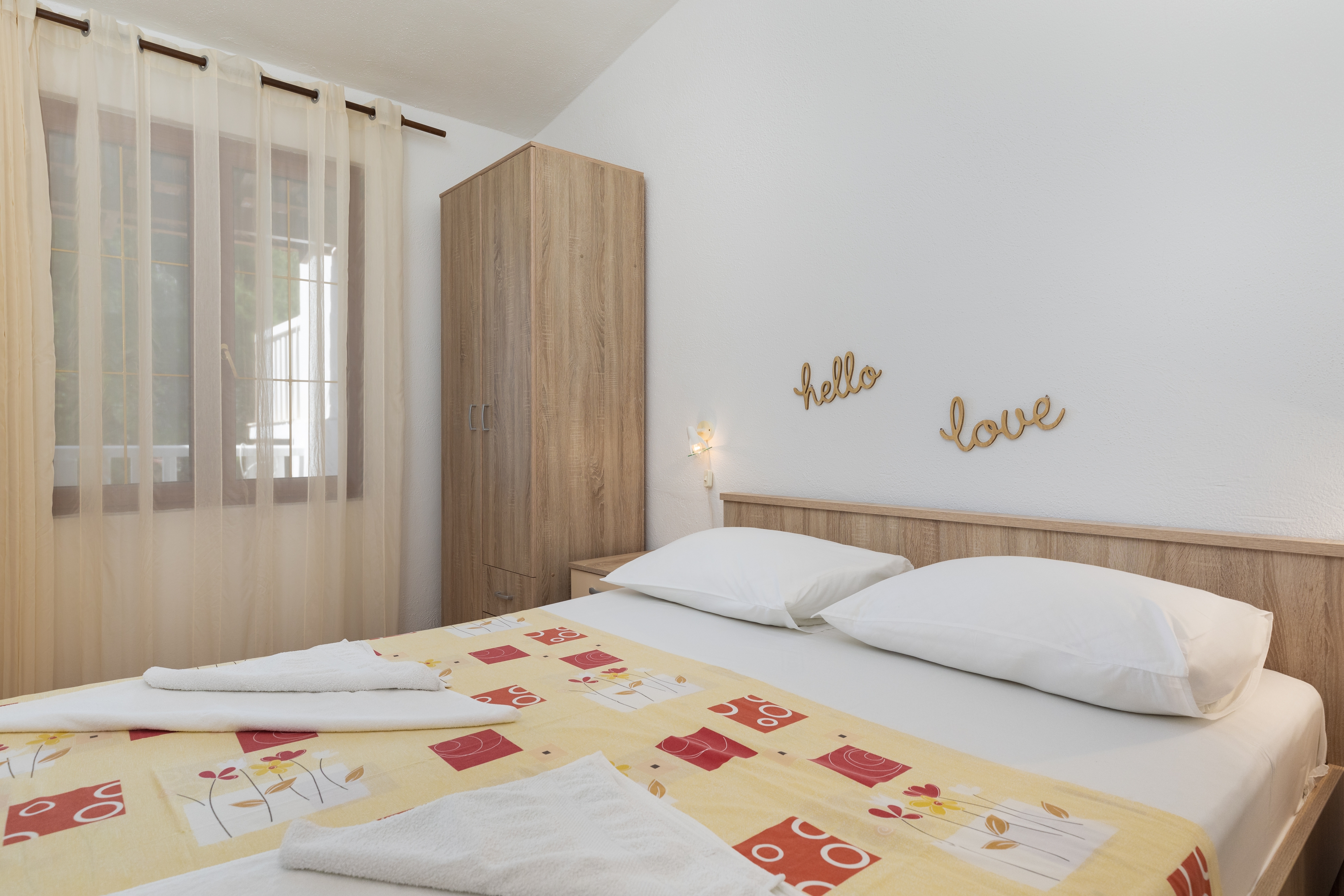 Two bedroom apartment near beach Mimice, Omiš  A-e