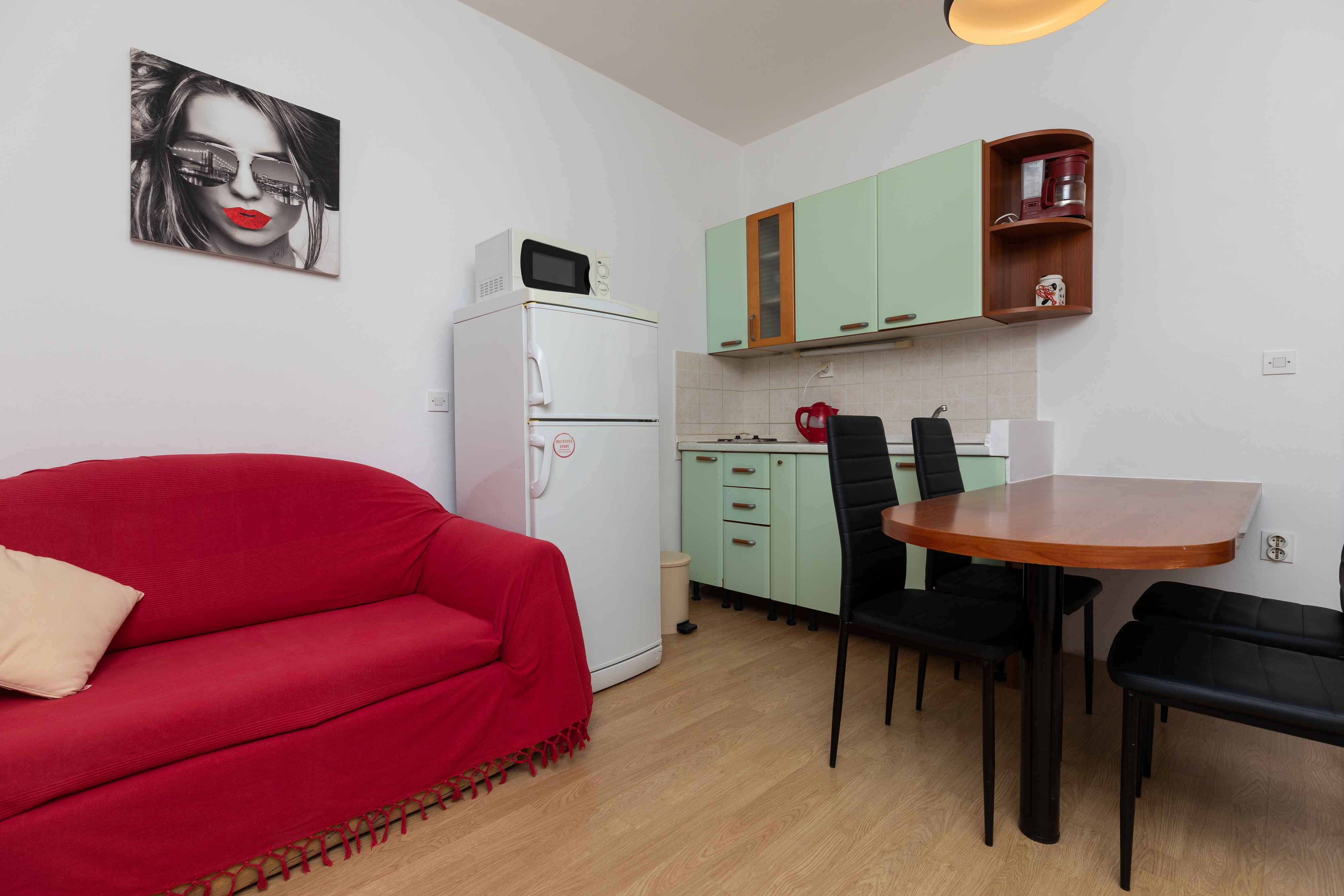 Two bedroom apartment near beach Mimice, Omiš  A-e