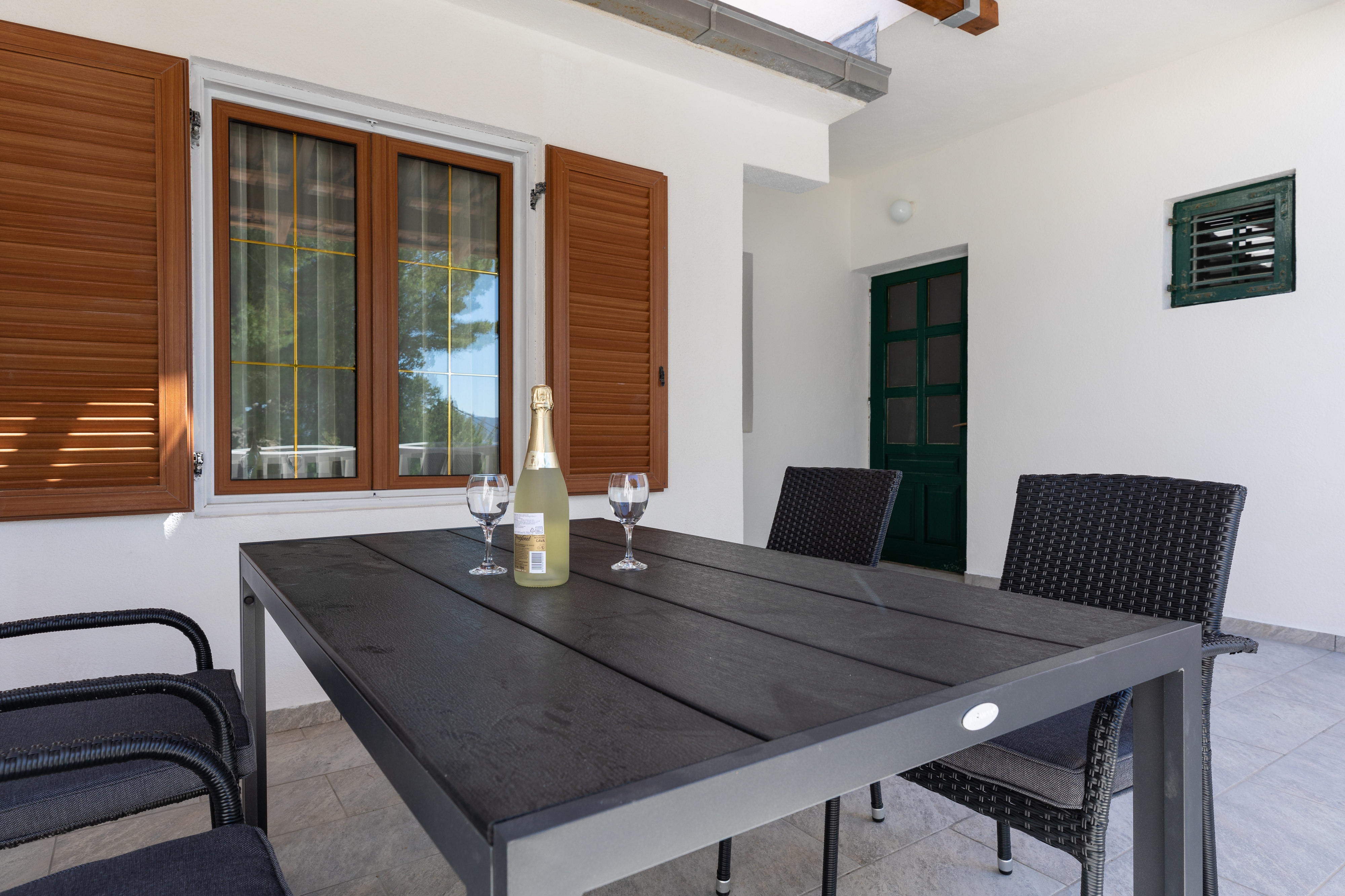 Two bedroom apartment near beach Mimice, Omiš  A-e