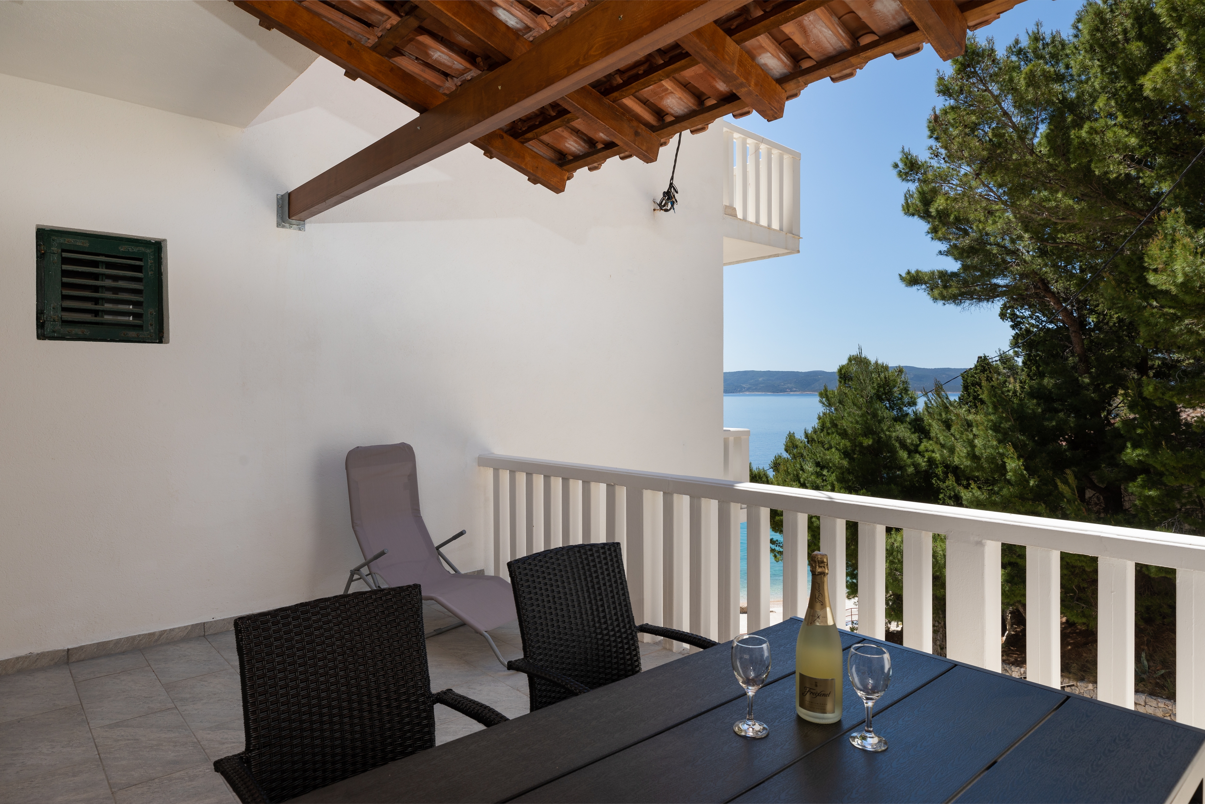 Two bedroom apartment near beach Mimice, Omiš  A-e