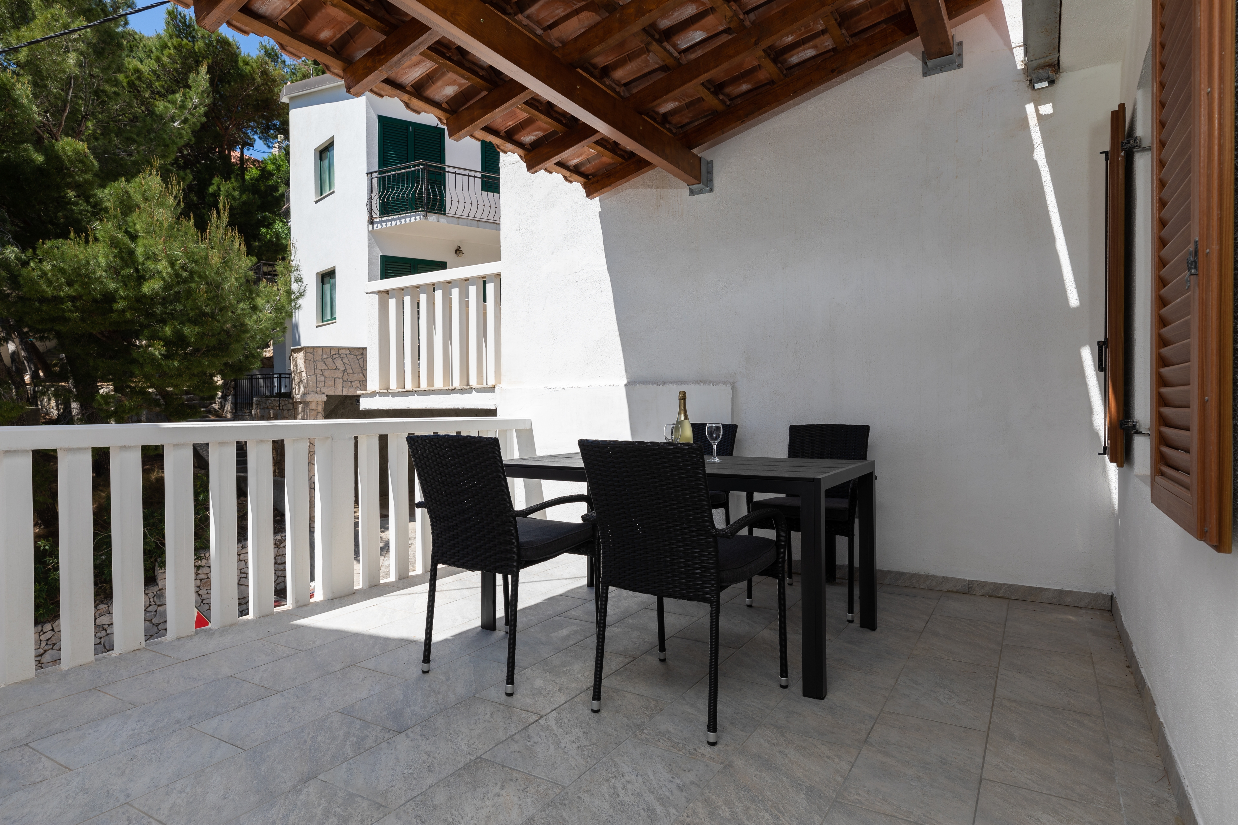 Two bedroom apartment near beach Mimice, Omiš  A-e