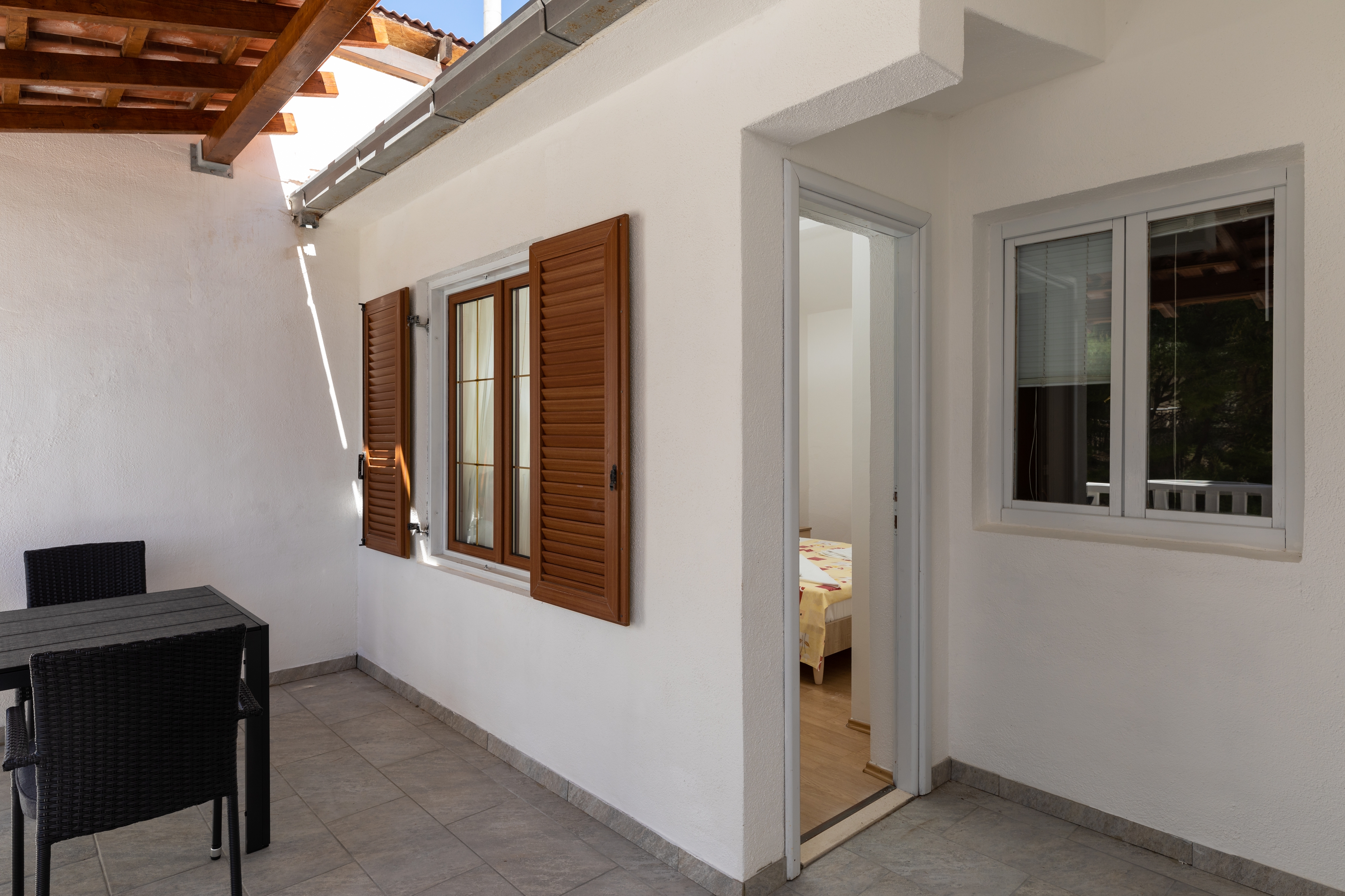 Two bedroom apartment near beach Mimice, Omiš  A-e