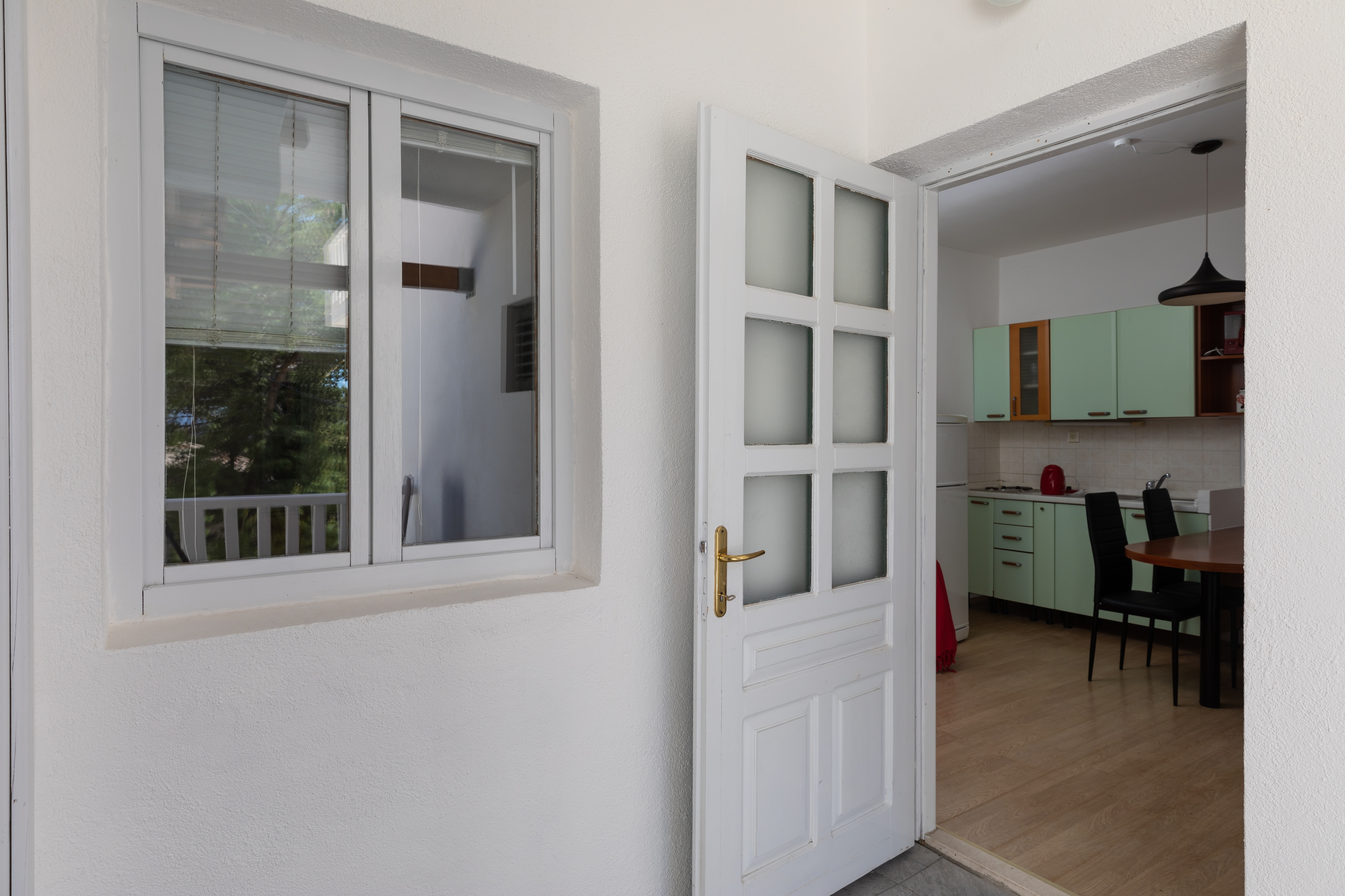 Two bedroom apartment near beach Mimice, Omiš  A-e