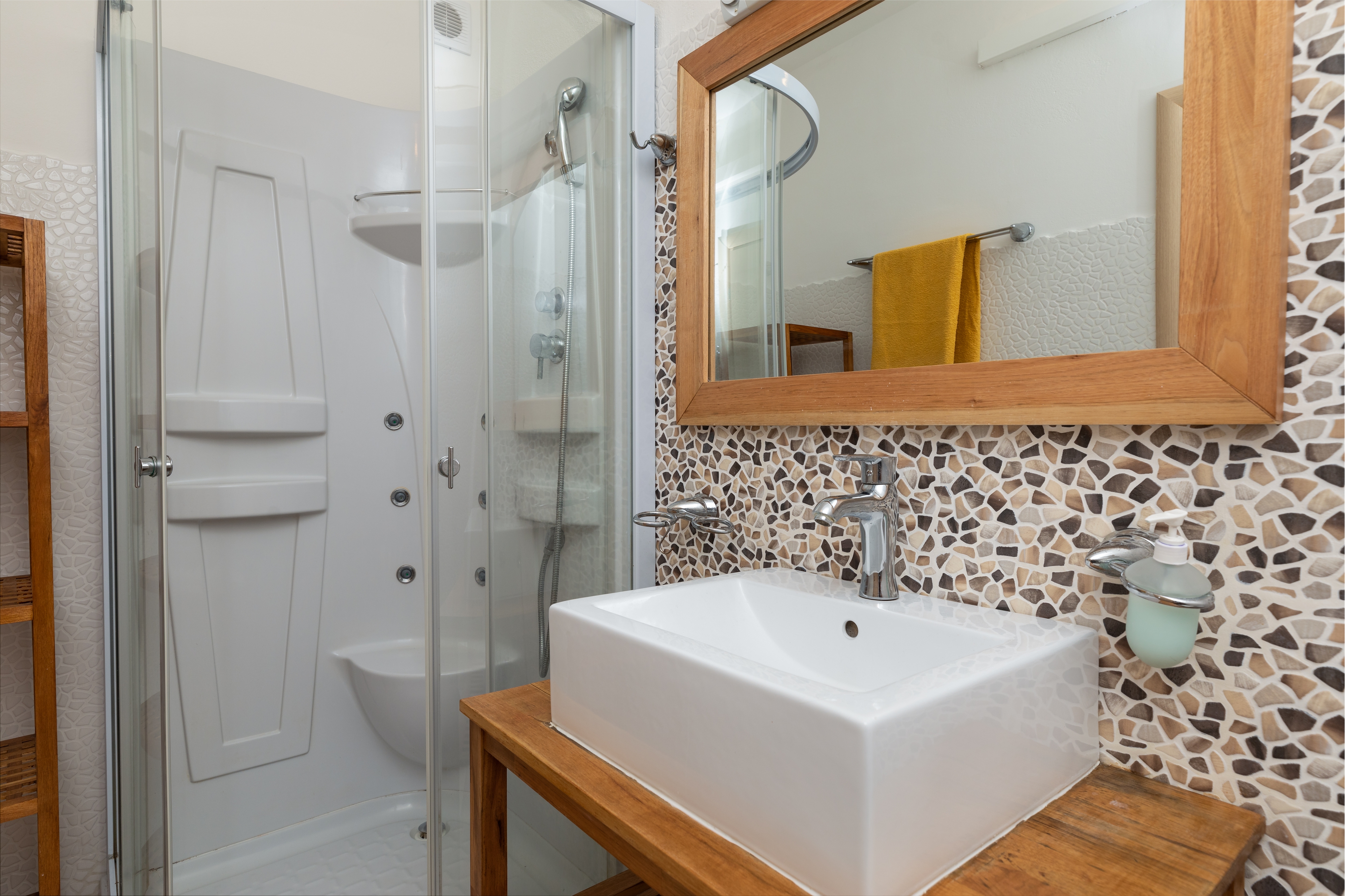 Two bedroom apartment near beach Mimice, Omiš  A-f
