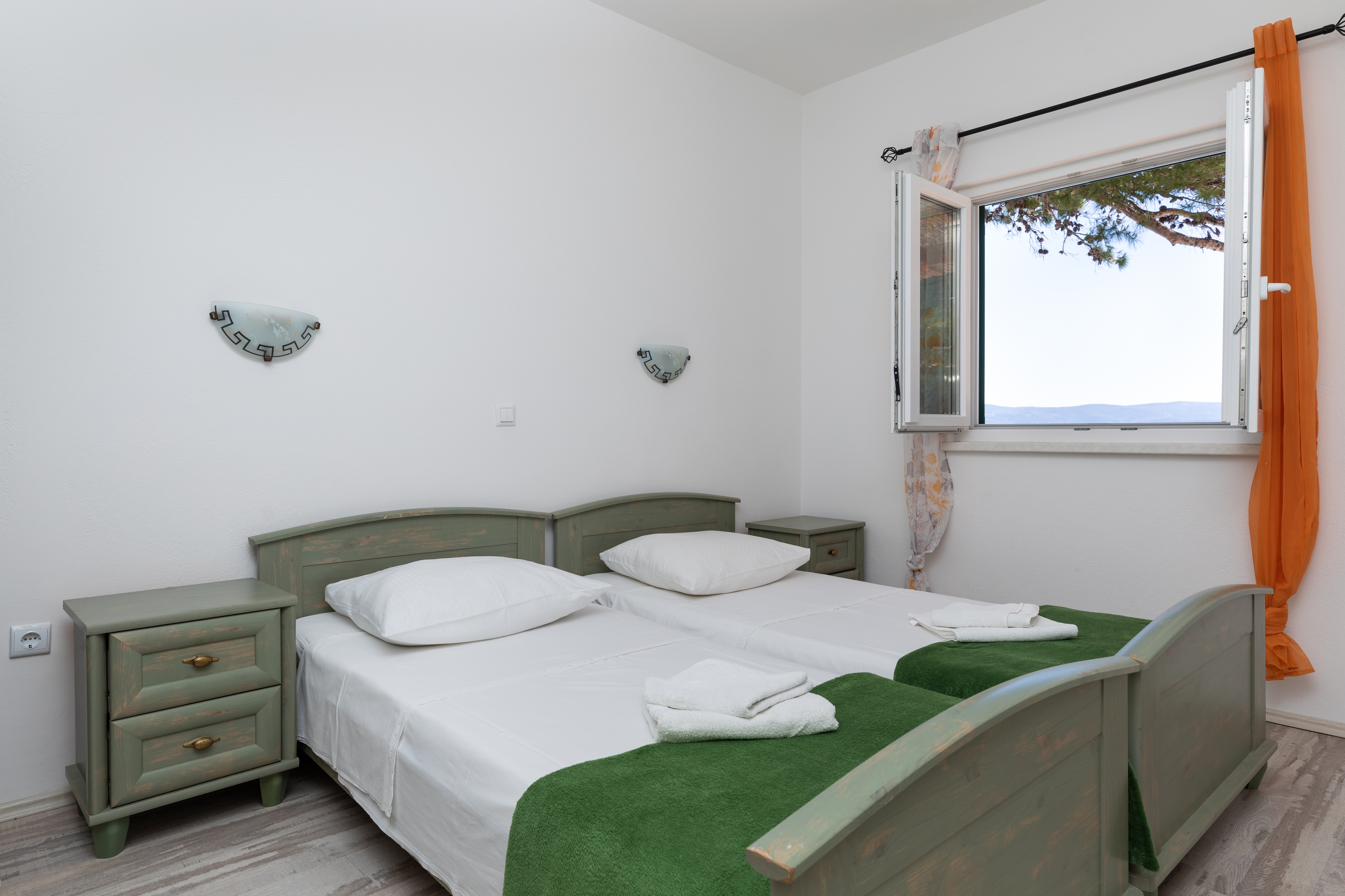 Two bedroom apartment near beach Mimice, Omiš  A-f