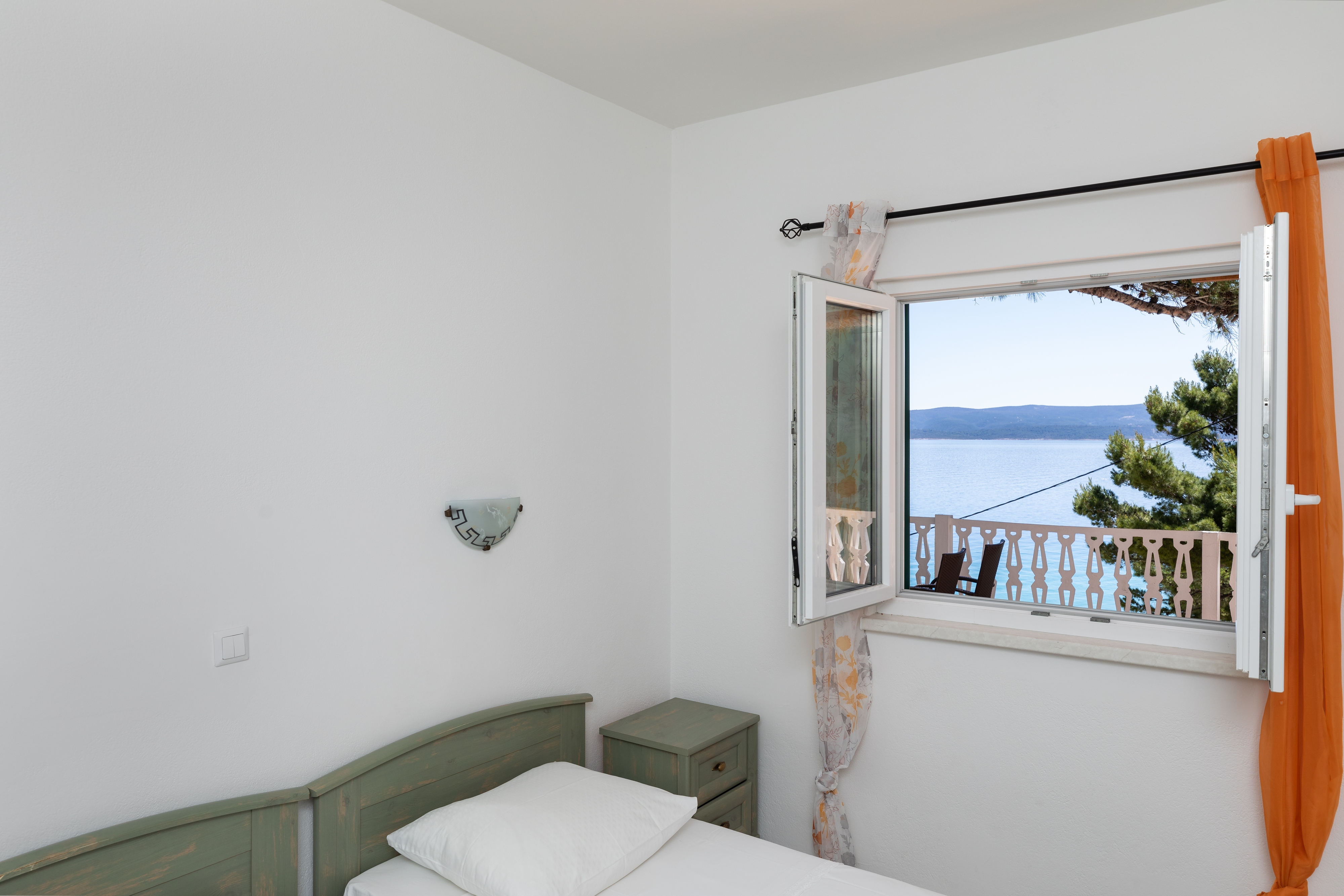 Two bedroom apartment near beach Mimice, Omiš  A-f