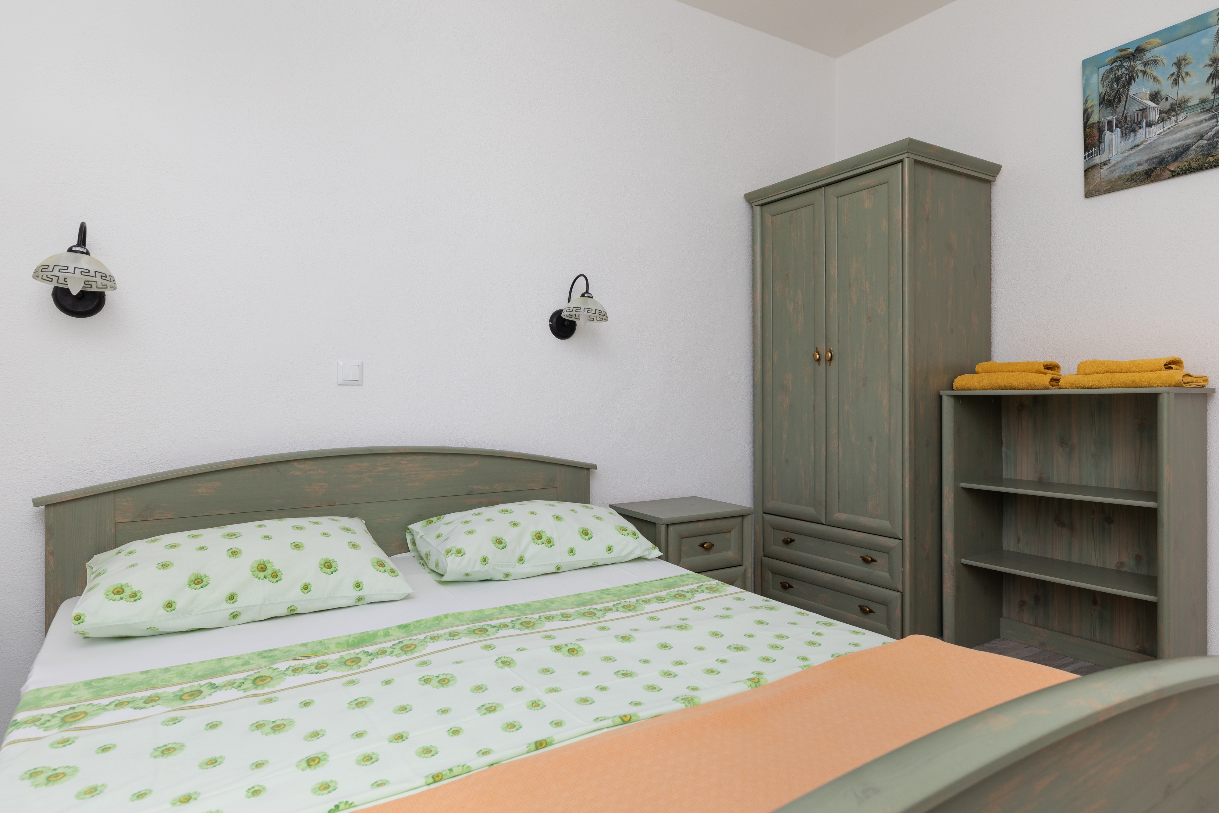 Two bedroom apartment near beach Mimice, Omiš  A-f