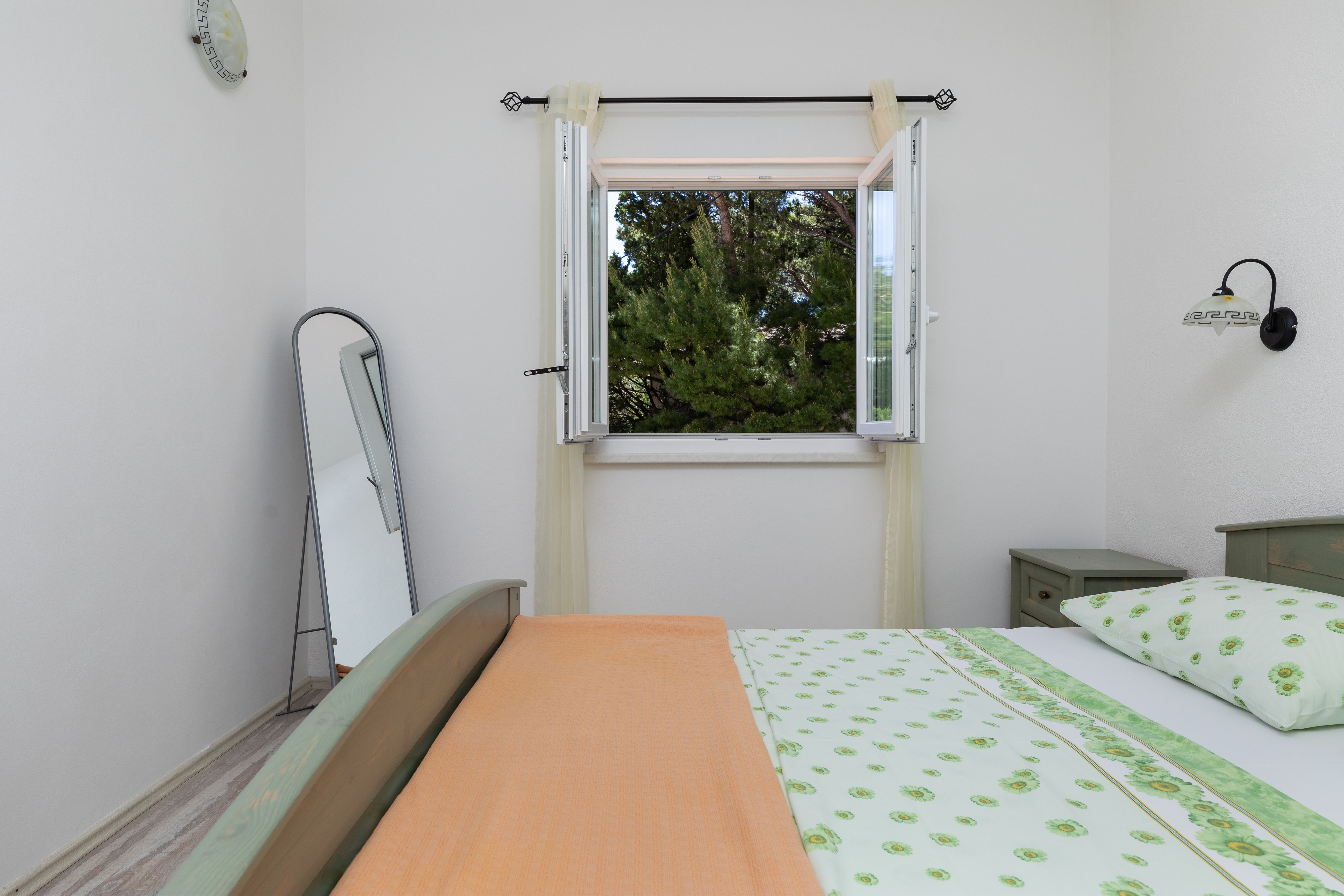 Two bedroom apartment near beach Mimice, Omiš  A-f
