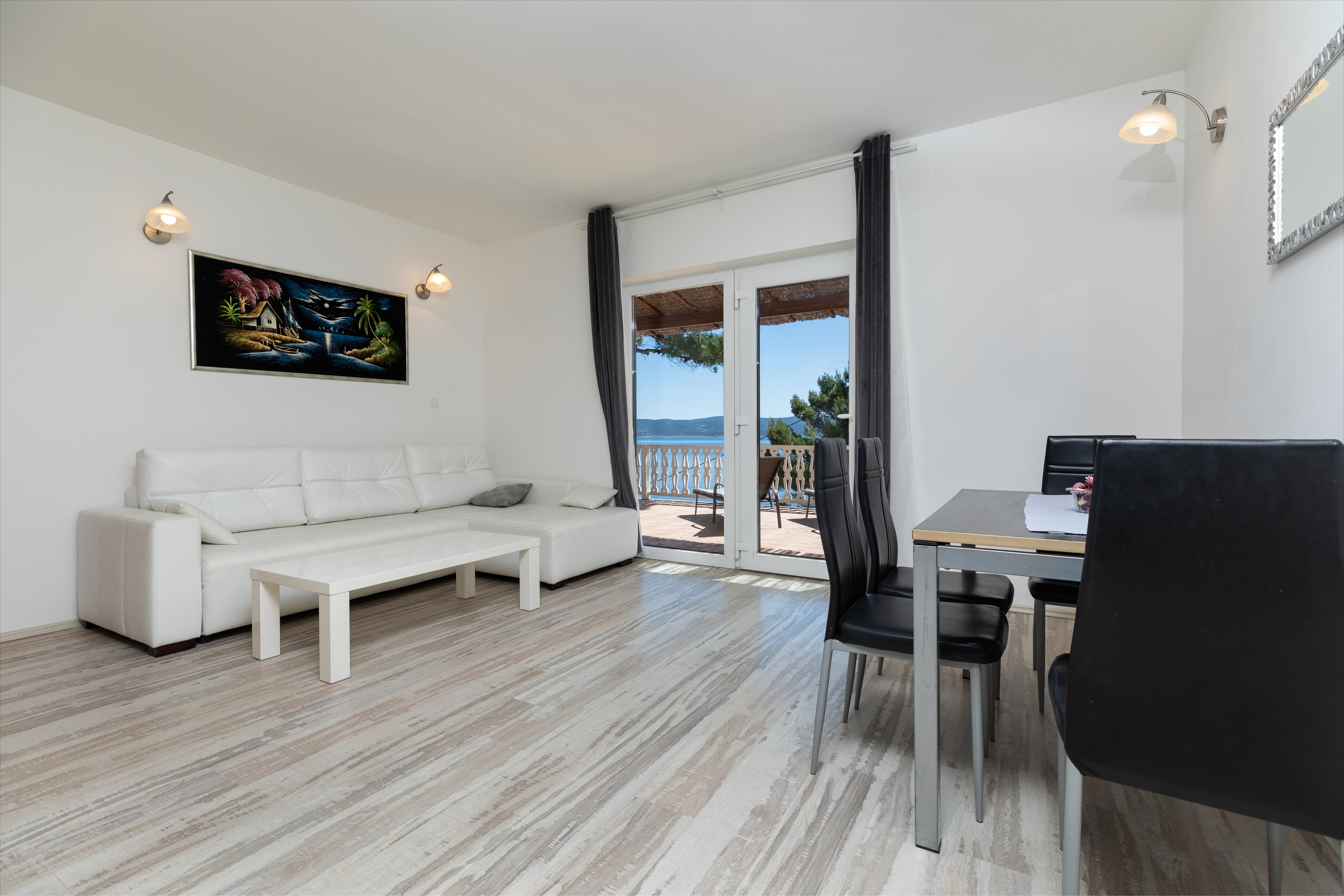 Two bedroom apartment near beach Mimice, Omiš  A-f