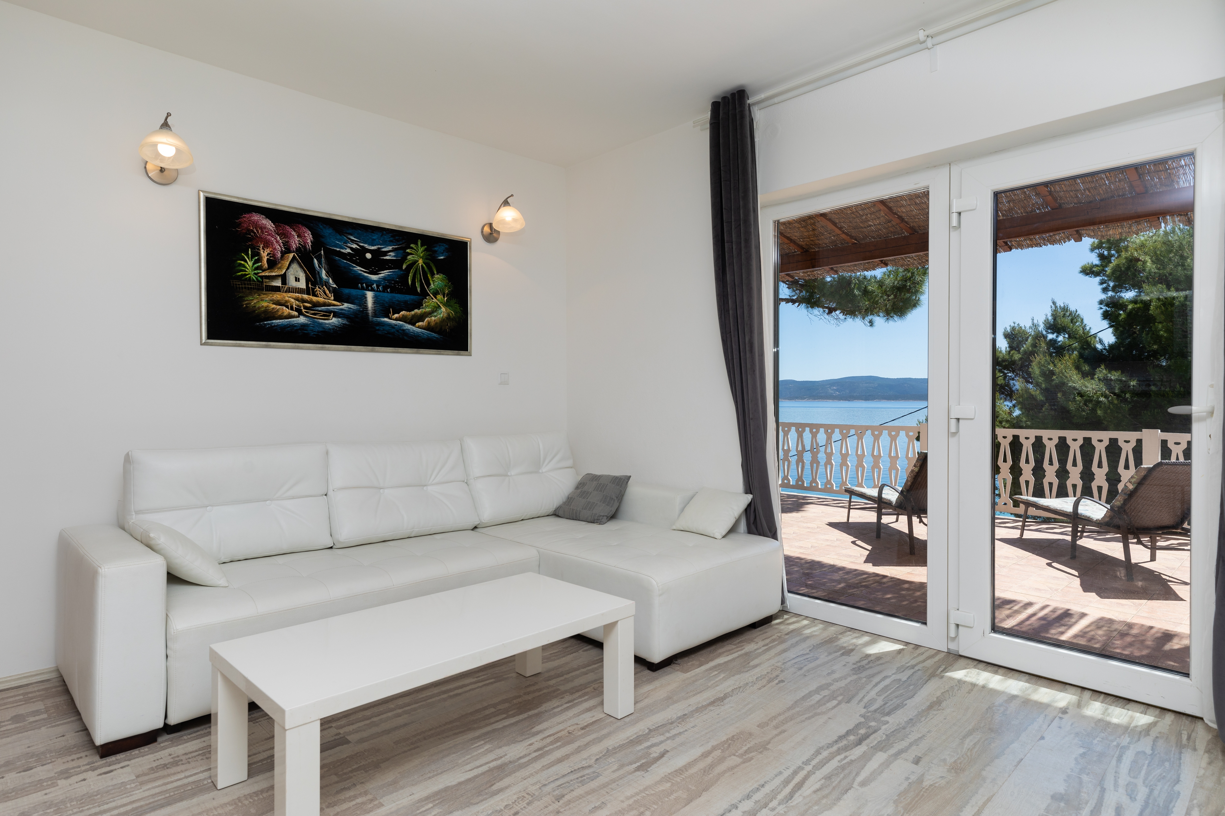 Two bedroom apartment near beach Mimice, Omiš  A-f