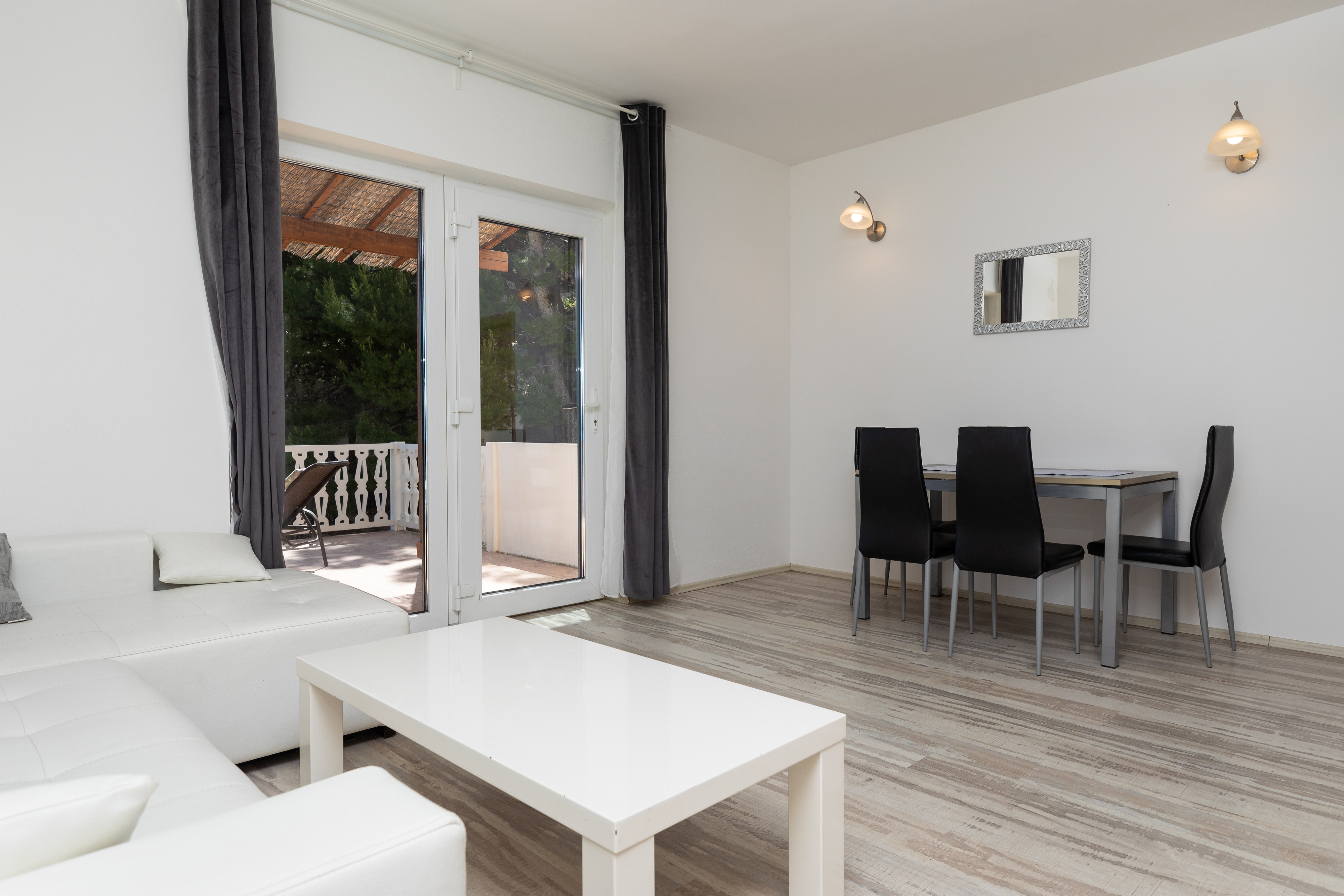 Two bedroom apartment near beach Mimice, Omiš  A-f
