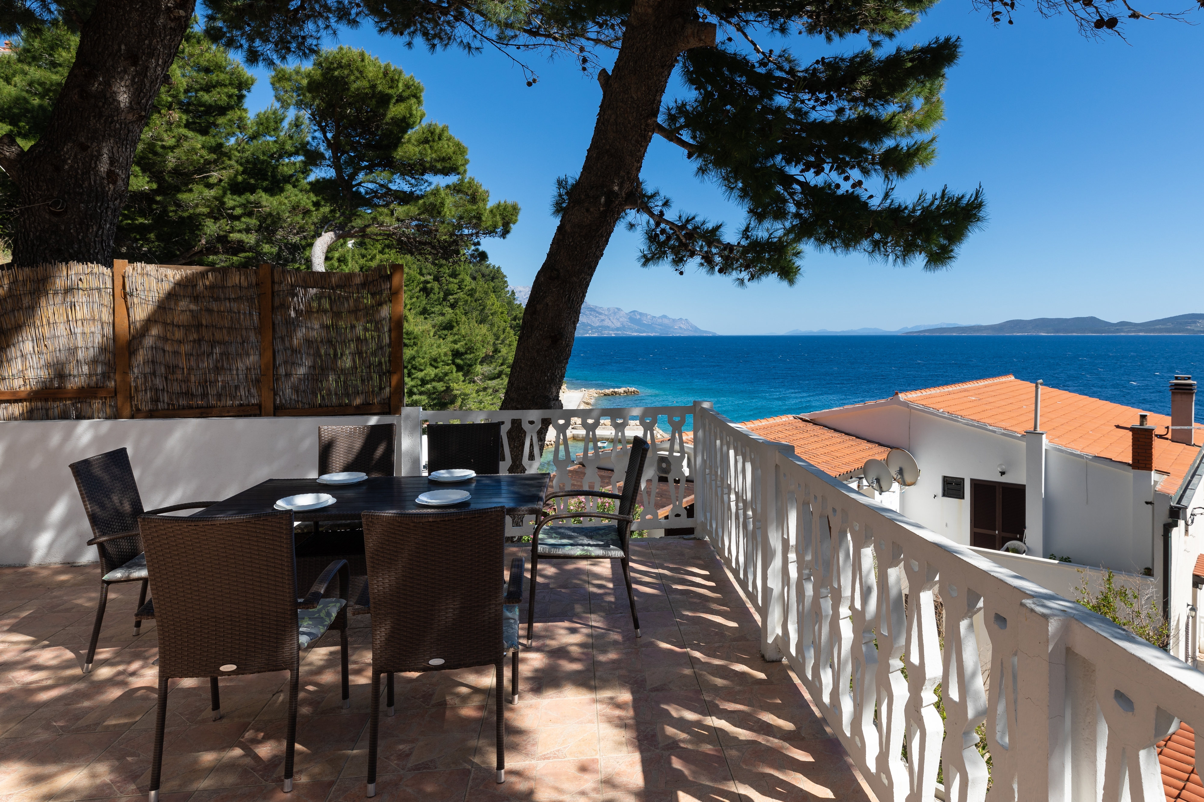 Two bedroom apartment near beach Mimice, Omiš  A-f