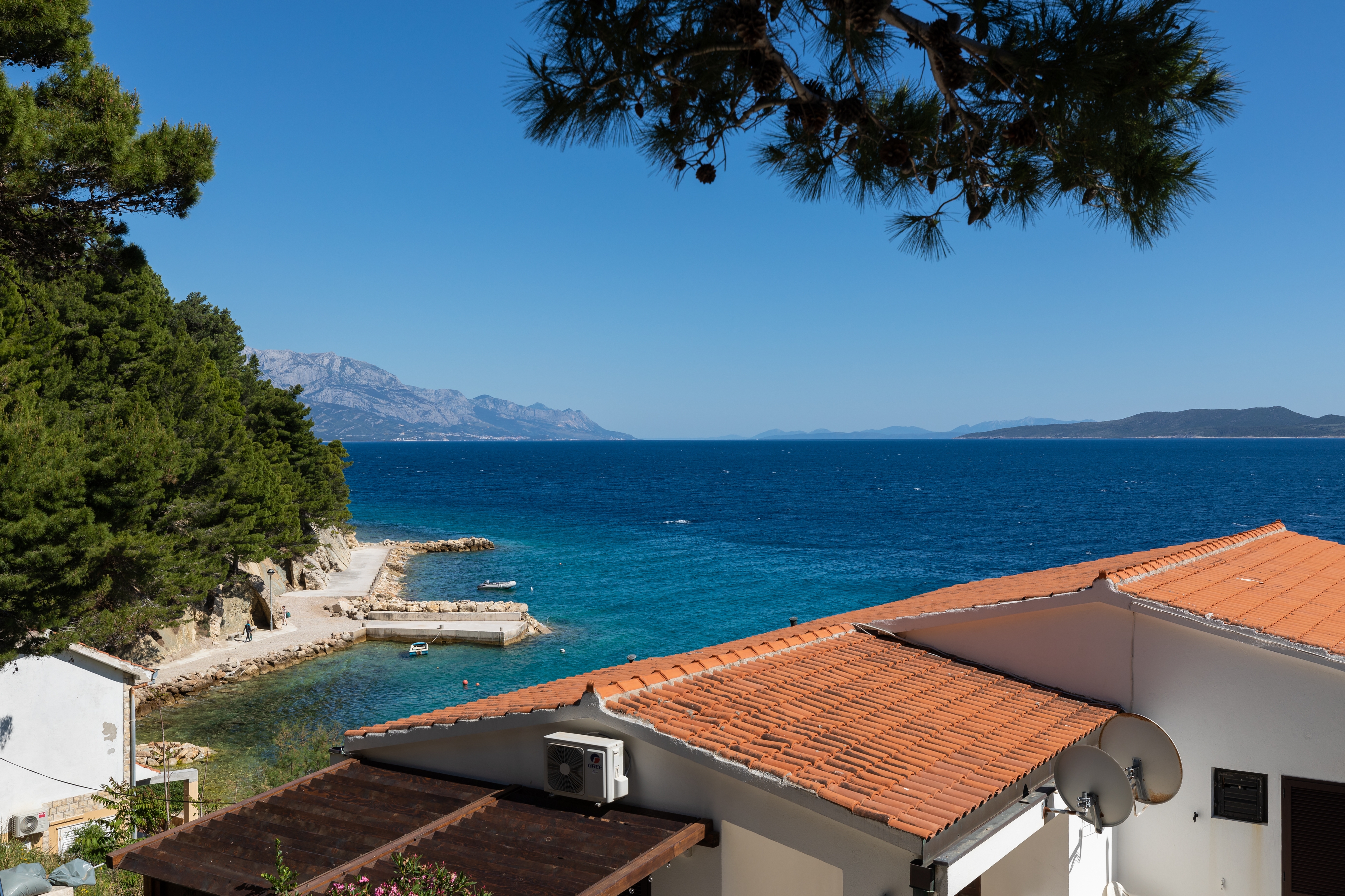 Two bedroom apartment near beach Mimice, Omiš  A-f