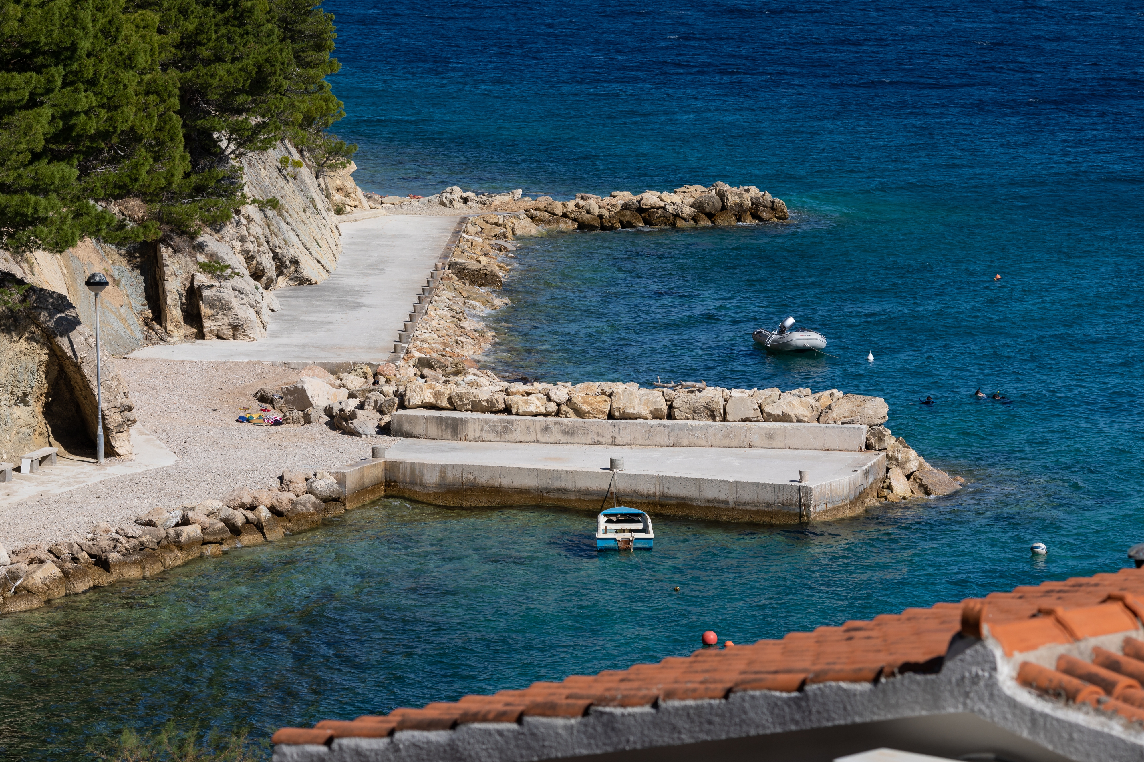 Two bedroom apartment near beach Mimice, Omiš  A-f