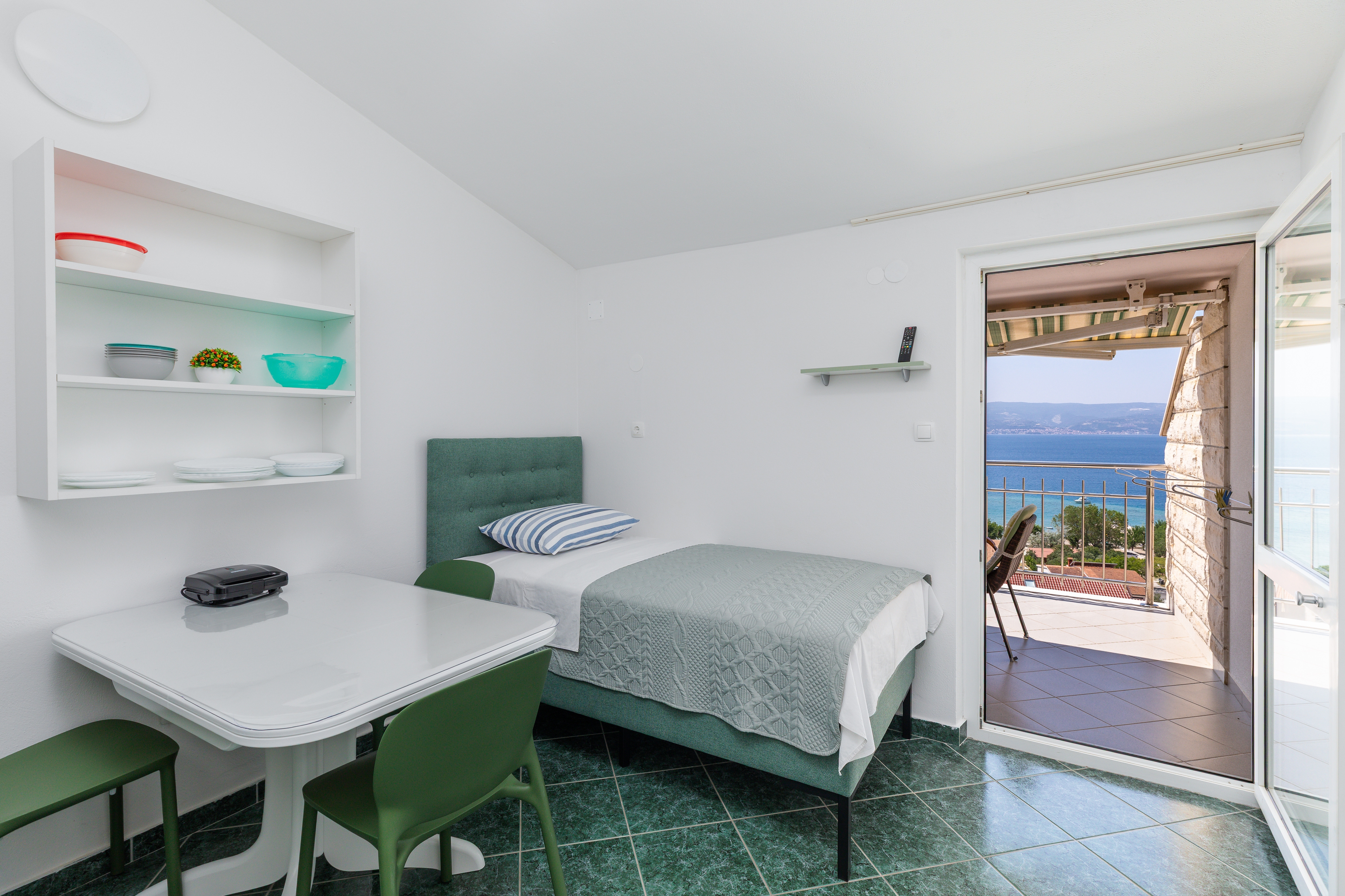 One bedroom apartment with terrace and sea view Duće, Omiš (A-2737-b) One bedroom apartment with terrace and sea view Duće, Omiš (A-2737-b)