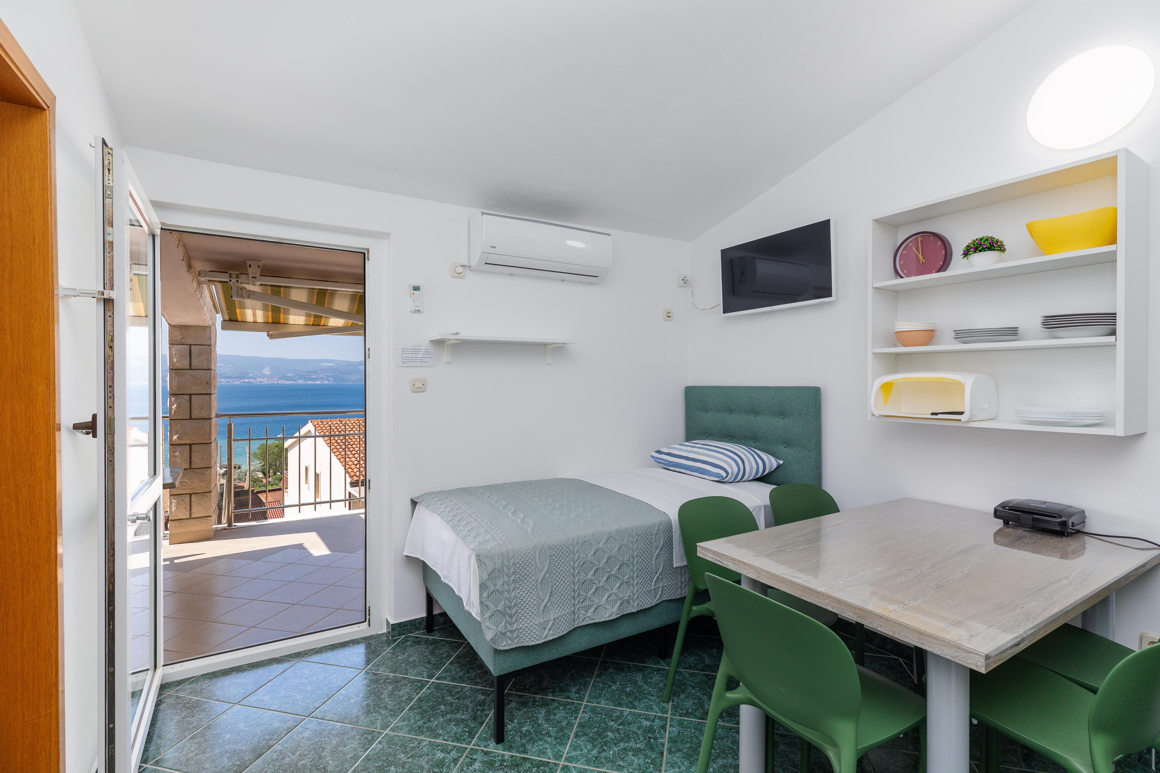 Two bedroom apartment with terrace and sea view Duće, Omiš (A-2737-c)