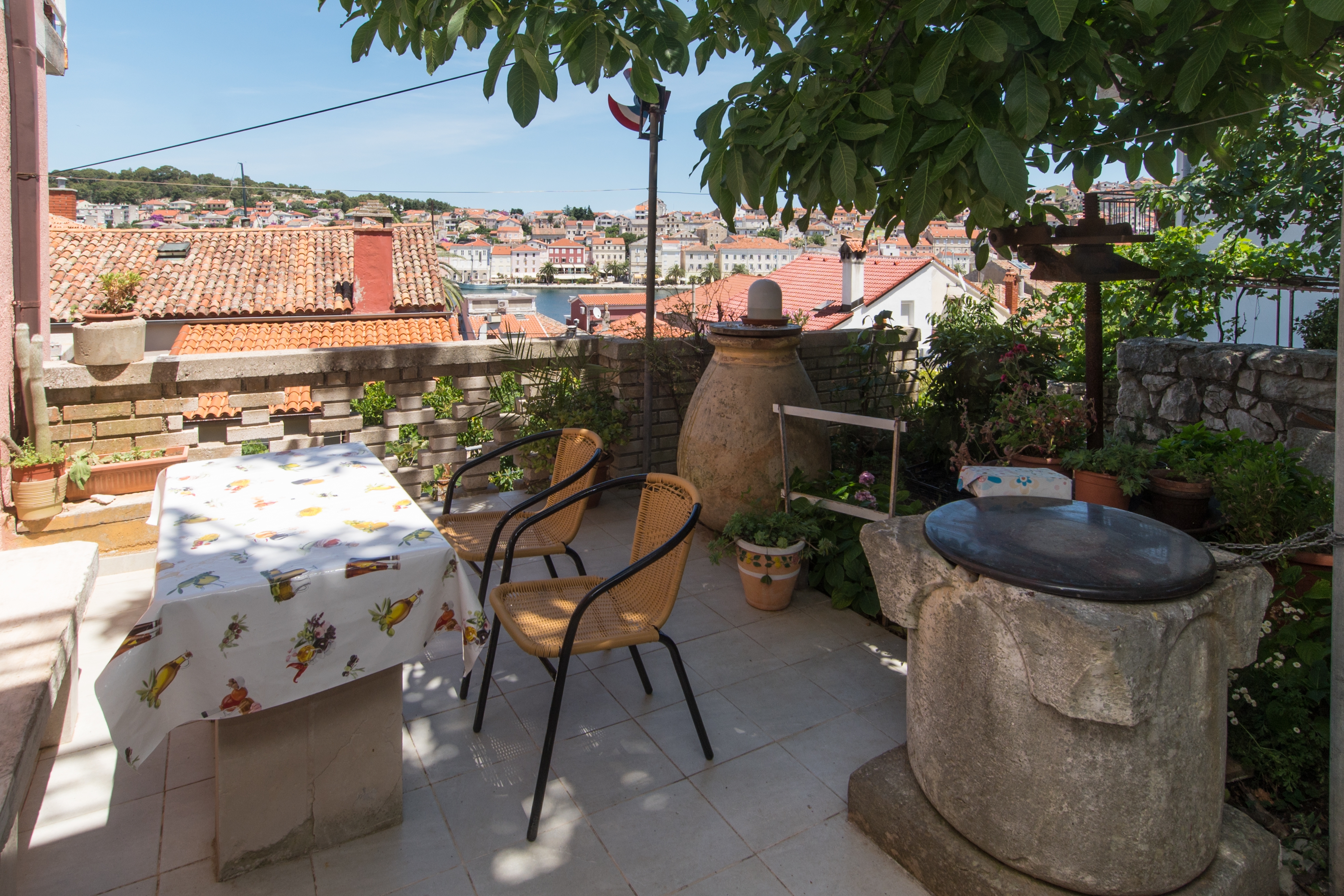 Appartement de deux chambres avec la terrasse et la vue sur le mer Mali Losinj, Losinj (A-27458-a)