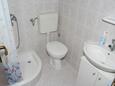 Duće, Bathroom in the studio-apartment, WiFi.