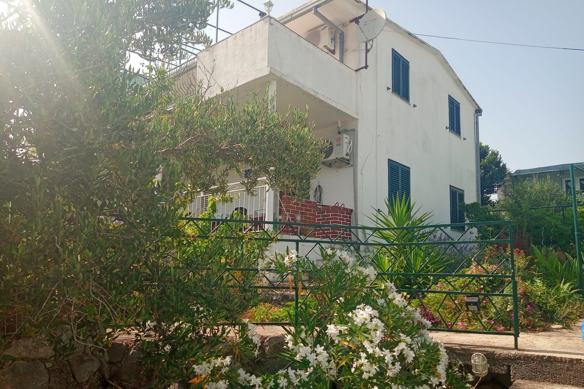 Appartement de deux chambres avec la terrasse et la vue sur le mer Stupin Celine, Rogoznica (A-27462-a)