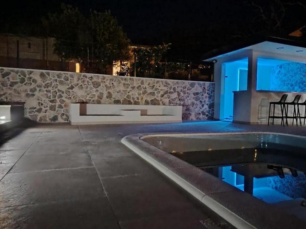 Appartement de trois chambres avec une piscine Kastel Kambelovac, Kastela (A-27472-a)