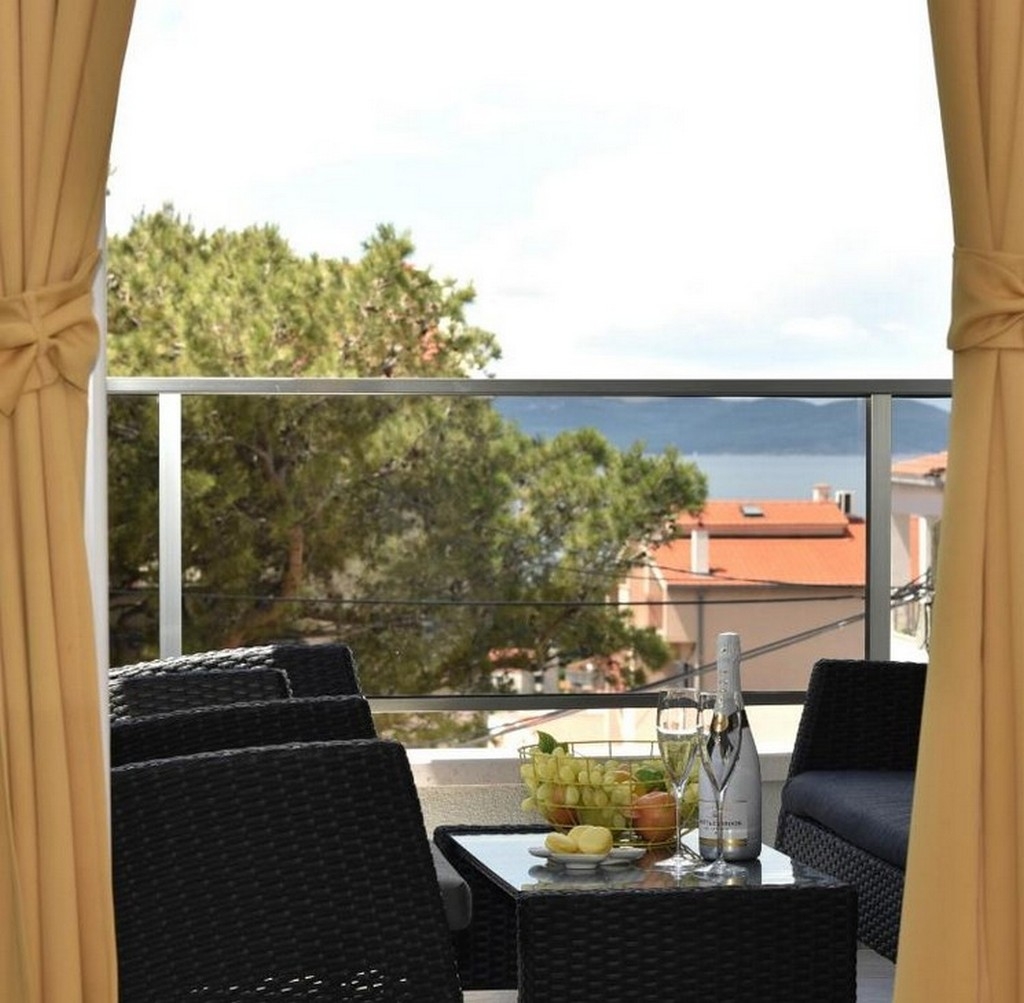 Appartement dune chambre avec le balcon et la vue sur le mer Makarska (A-27490-b)