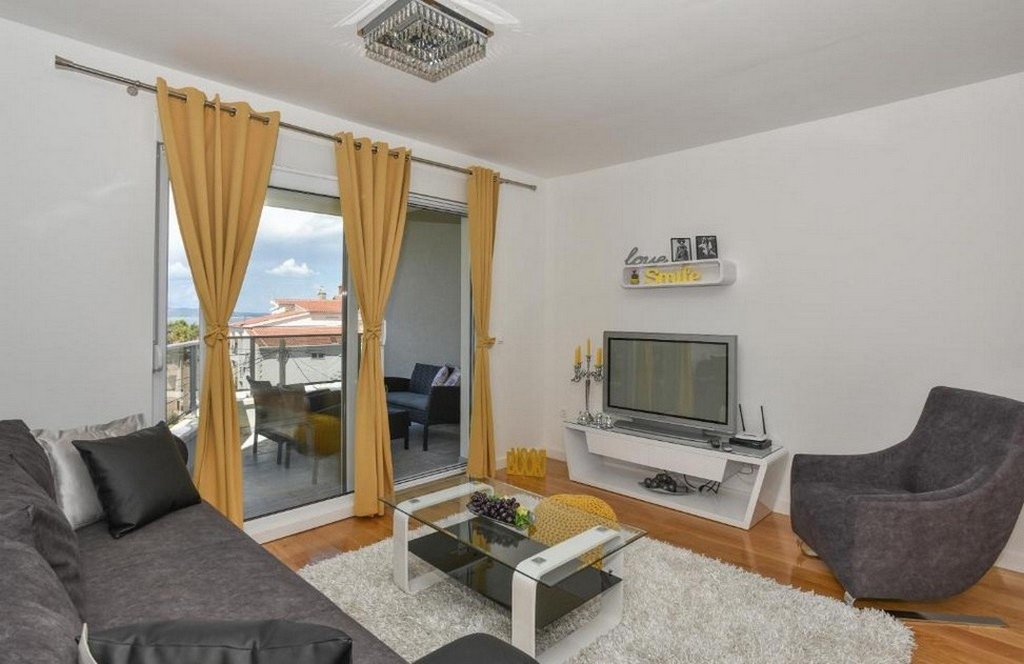 Appartement dune chambre avec le balcon et la vue sur le mer Makarska (A-27490-b)