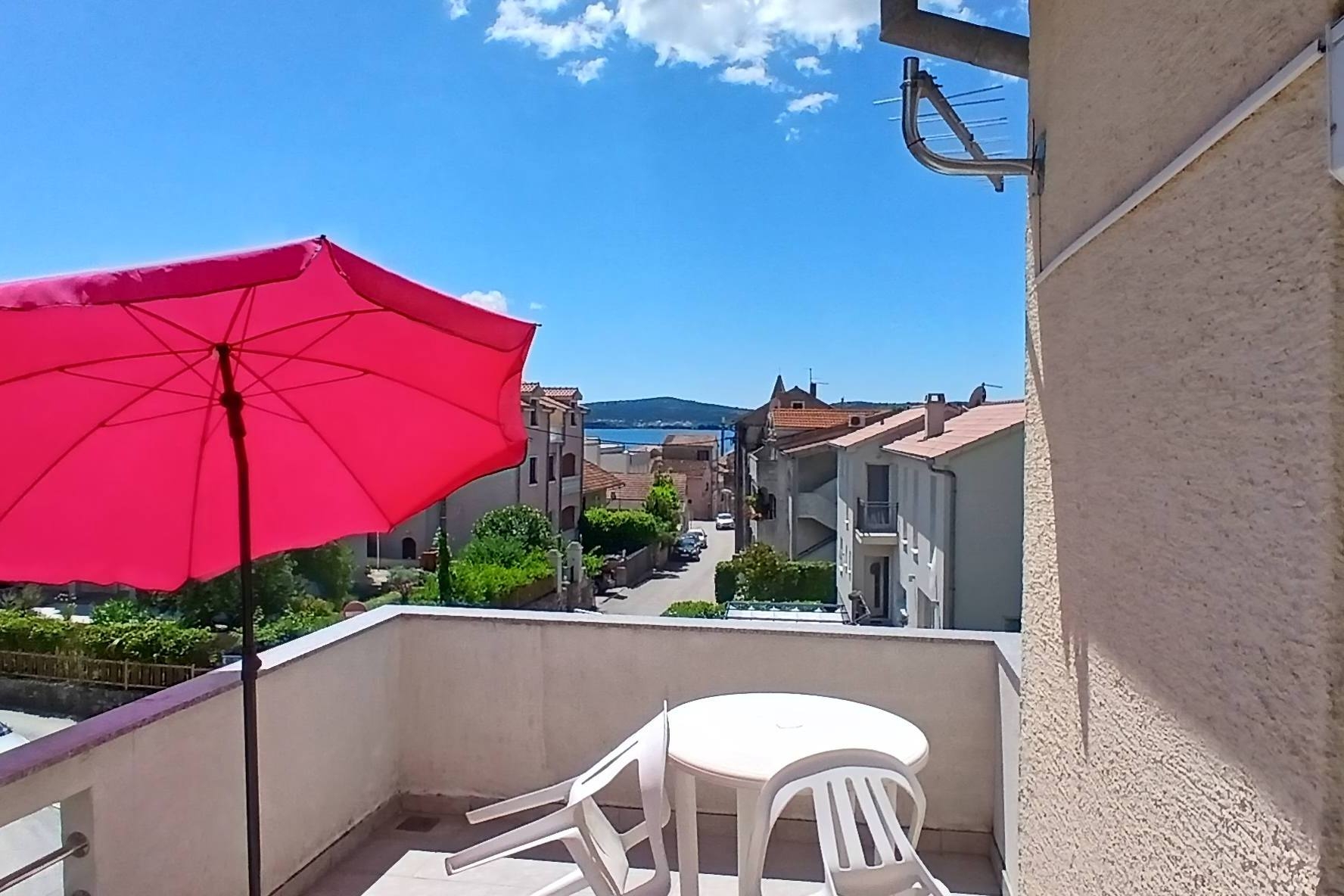 Chambre avec la terrasse et la vue sur le mer Sveti Filip i Jakov, Biograd (S-27492-d)