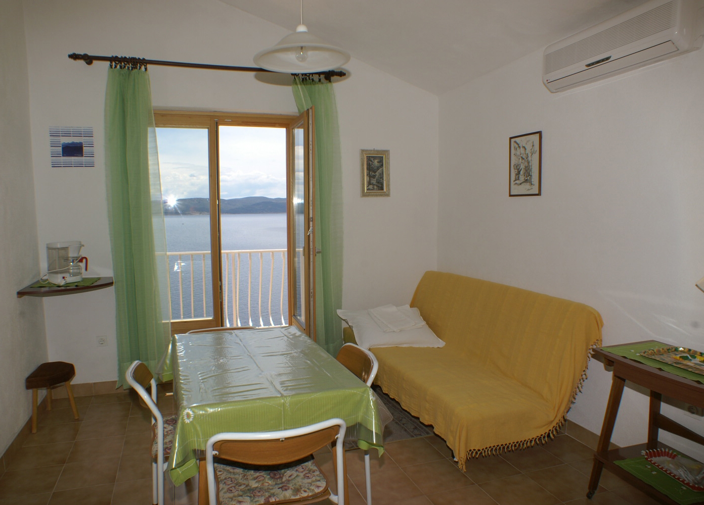 One bedroom apartment near beach Pisak (Omiš) (A-2750-a) One bedroom apartment near beach Pisak (Omiš) (A-2750-a)