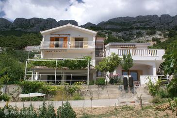 Pisak, Omiš, Szálláshely 2750 - Apartmanok a tenger közelében kavicsos stranddal.