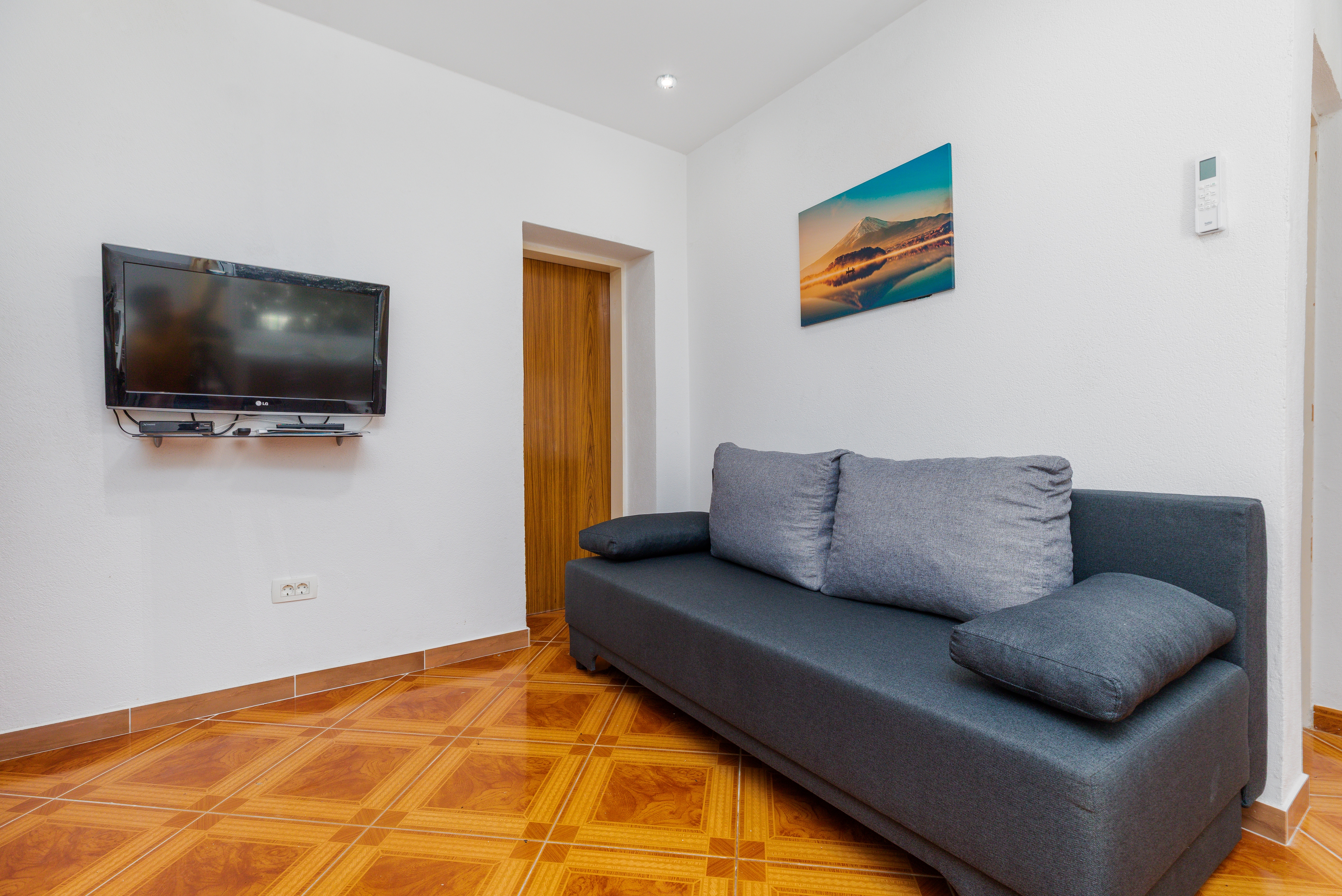Appartement dune chambre avec une piscine Mimice, Omis (A-27510-b)