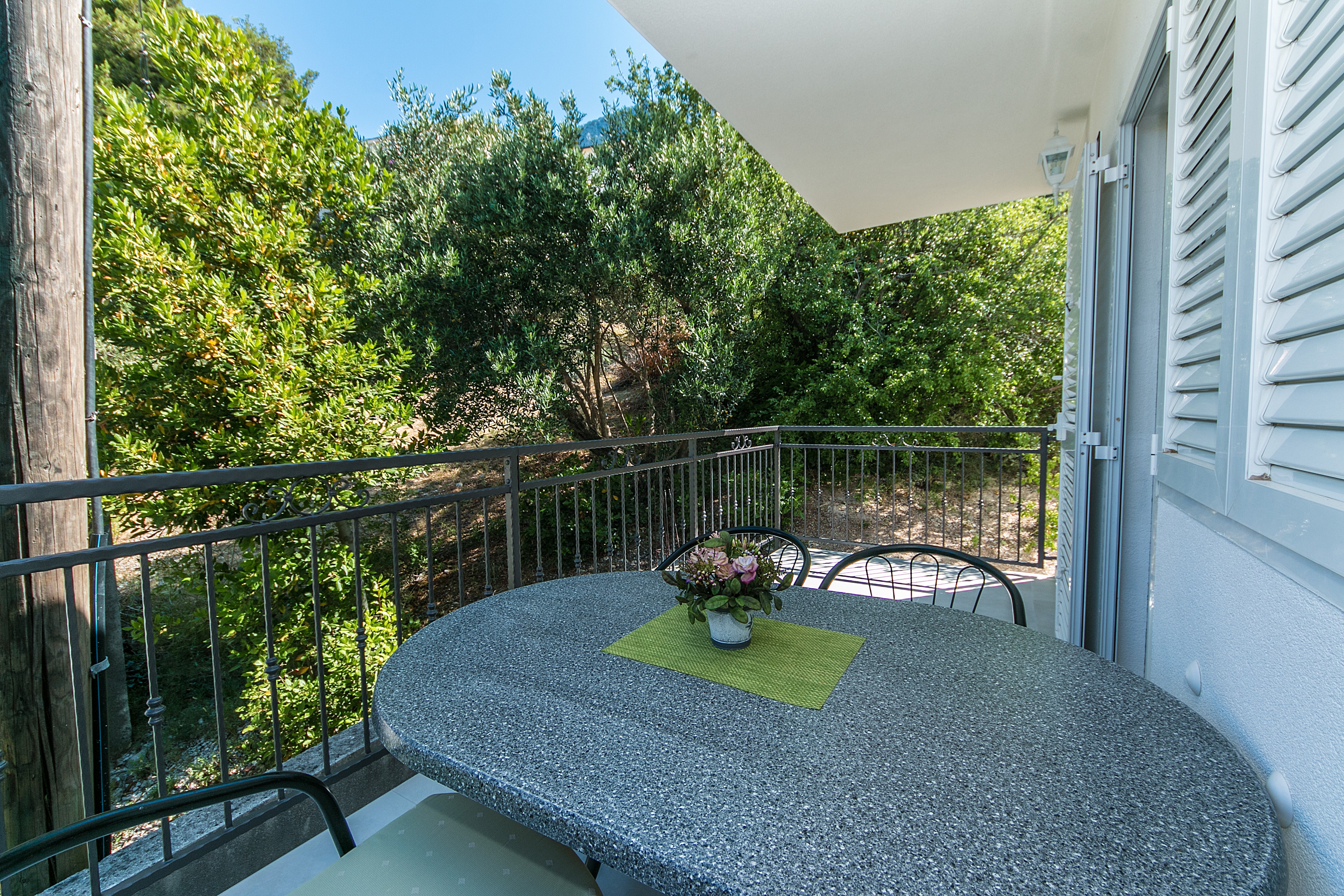 Two bedroom apartment with balcony and sea view Brela, Makarska  A-a