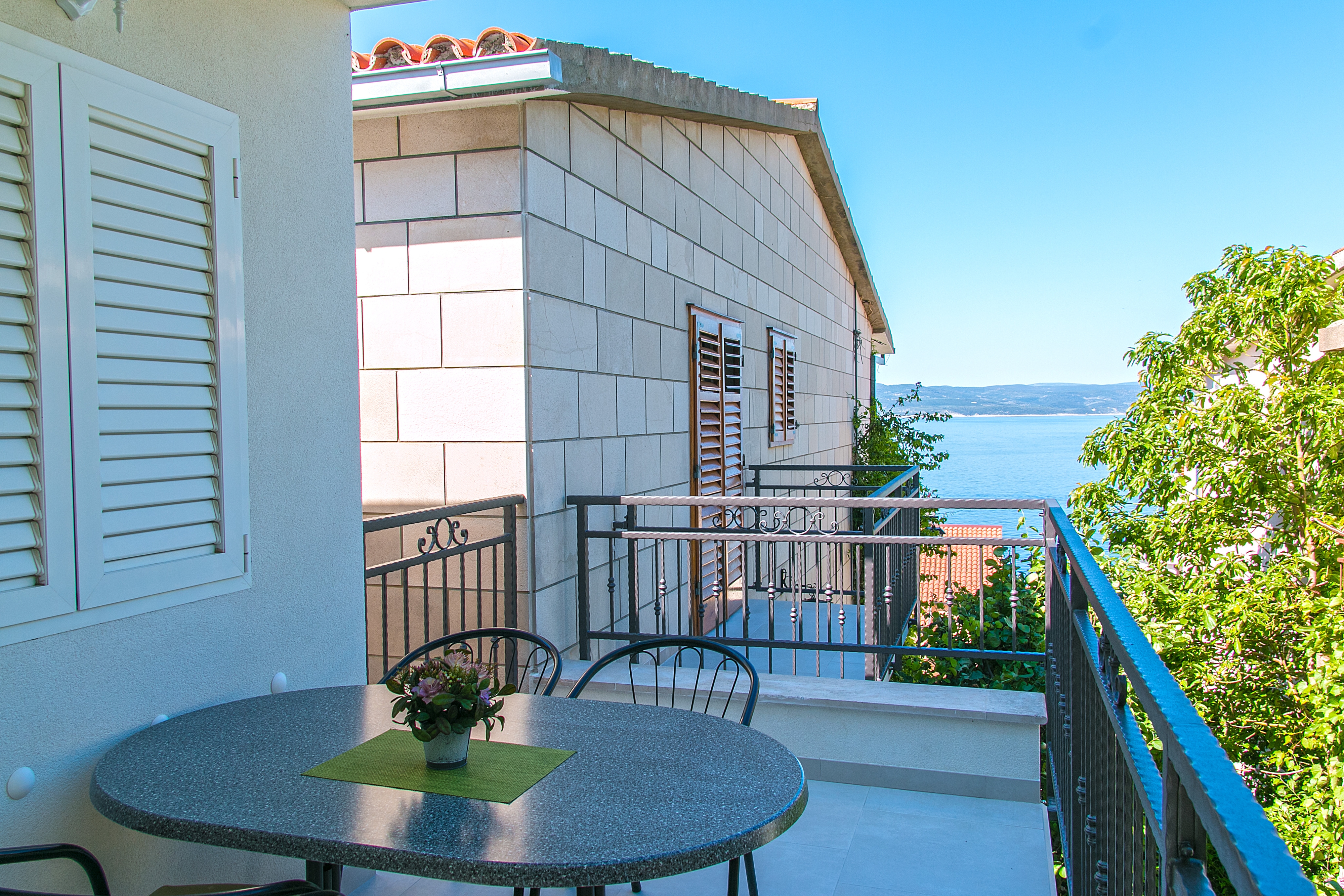 Two bedroom apartment with balcony and sea view Brela, Makarska  A-a