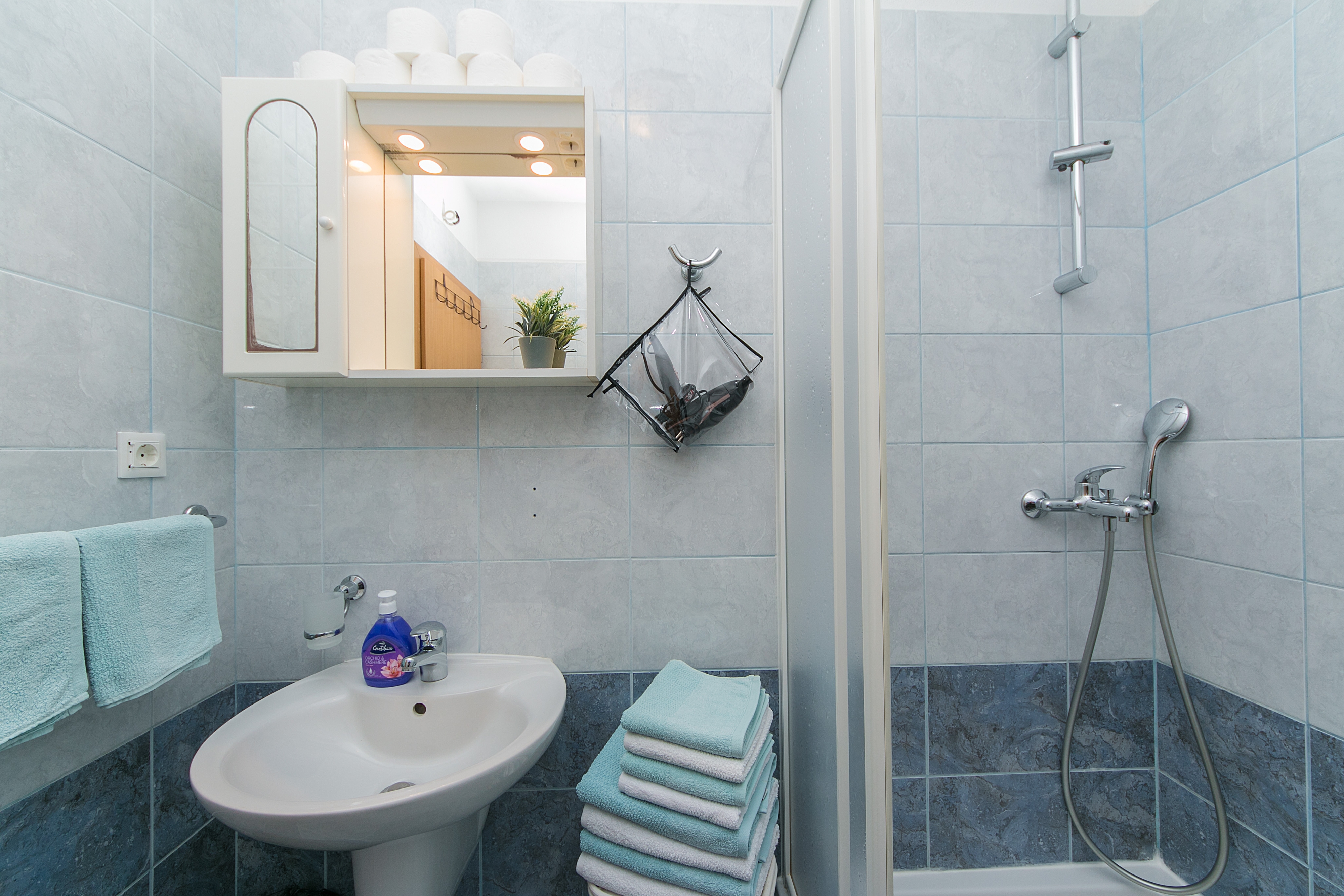 Two bedroom apartment with balcony and sea view Brela, Makarska  A-a