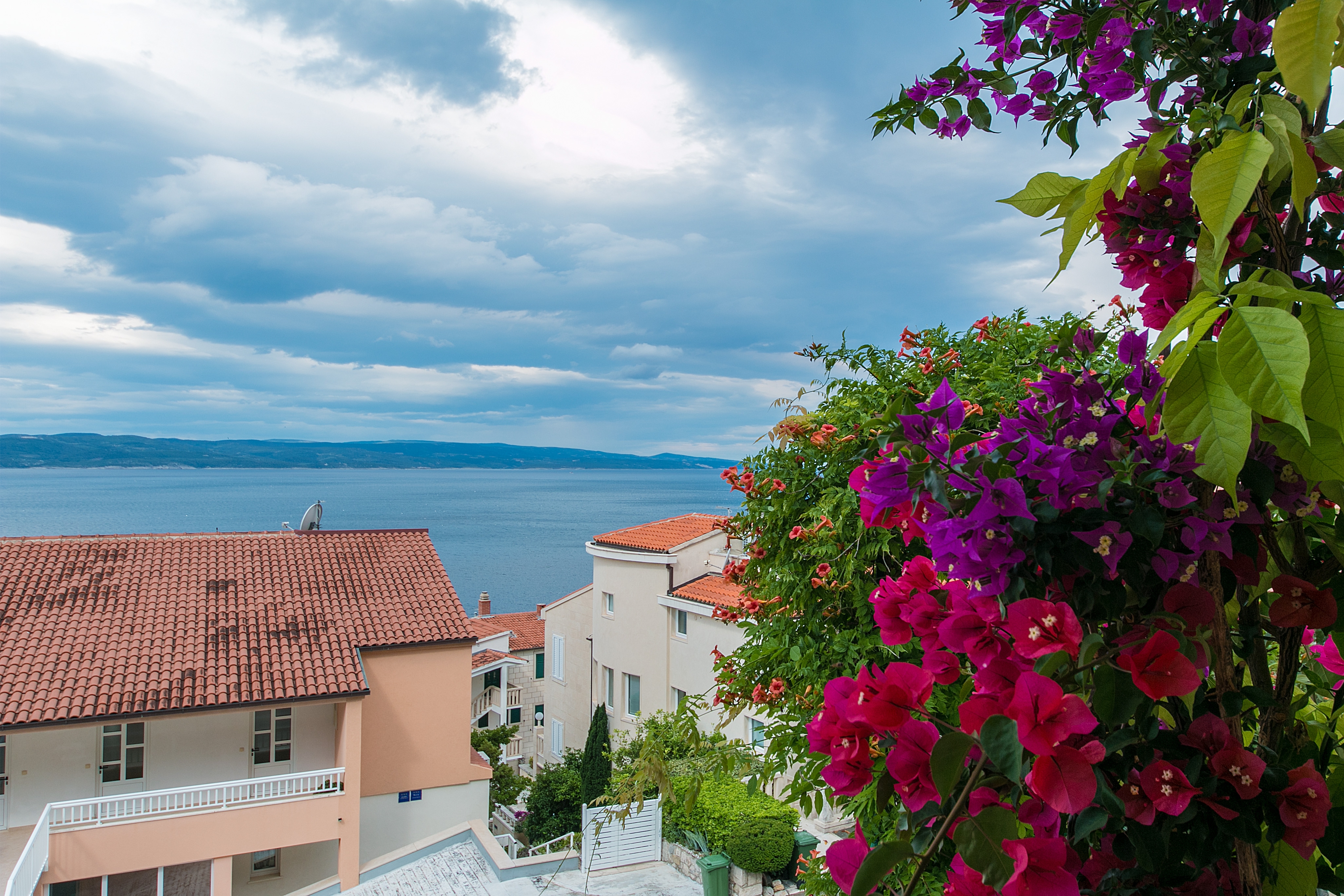 Studio flat with balcony and sea view Brela, Makarska  AS-d
