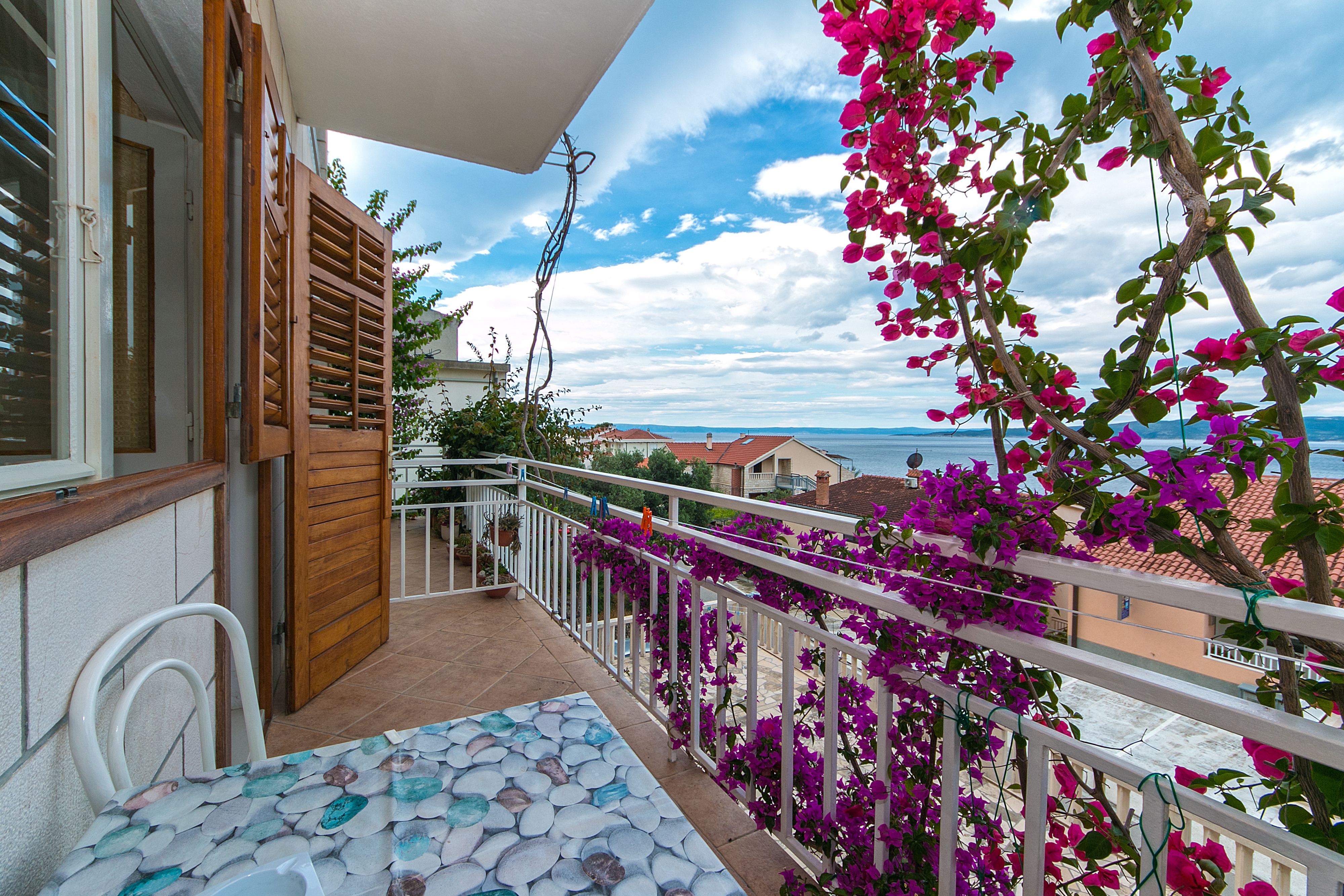 Room with balcony and sea view Brela, Makarska (S-2752-a) Room with balcony and sea view Brela, Makarska (S-2752-a)