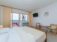 Brela, Ložnice v ubytování typu room, s klimatizací a WiFi.