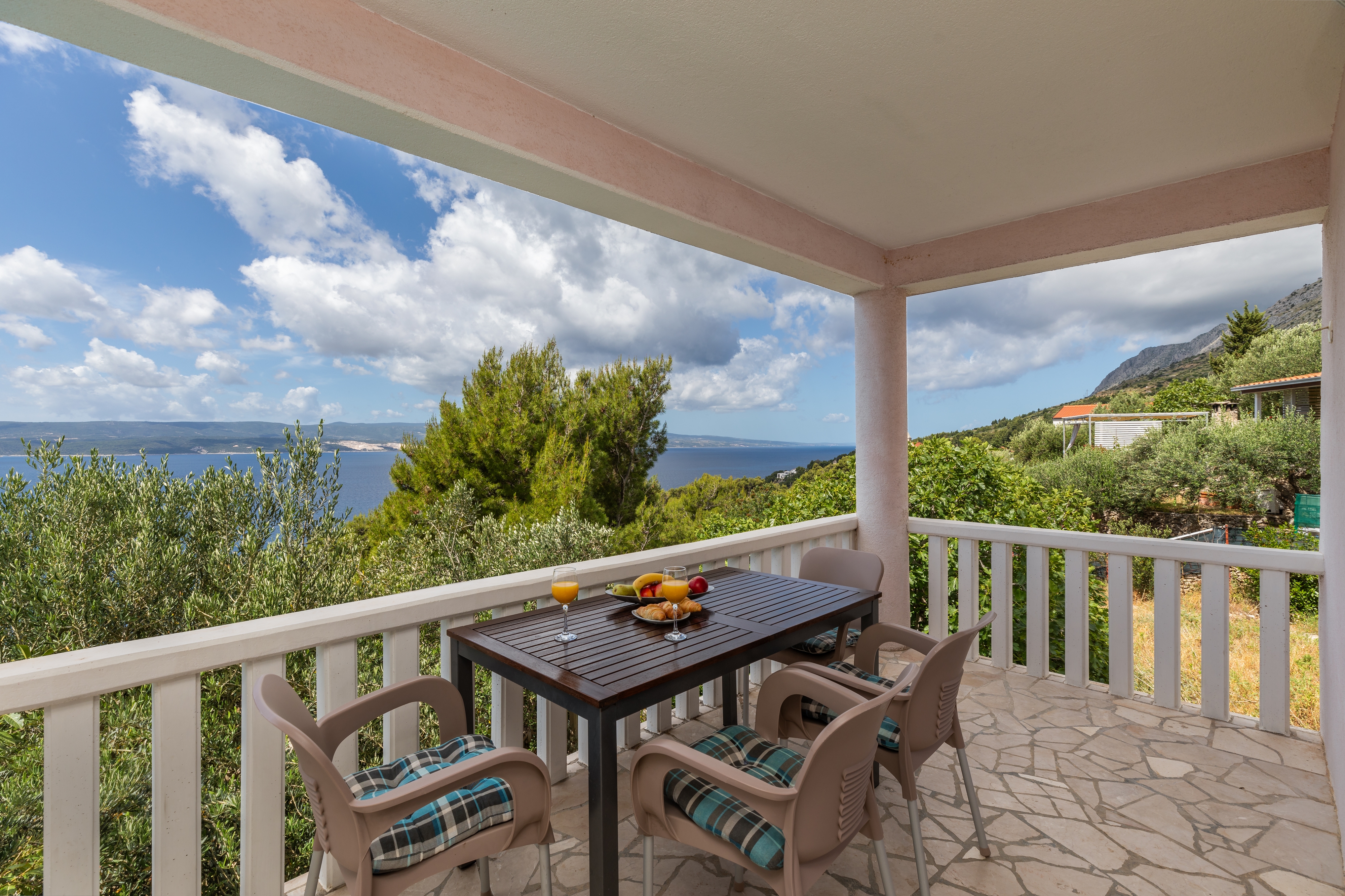 Two bedroom apartment with terrace and sea view Mimice, Omiš  A-a