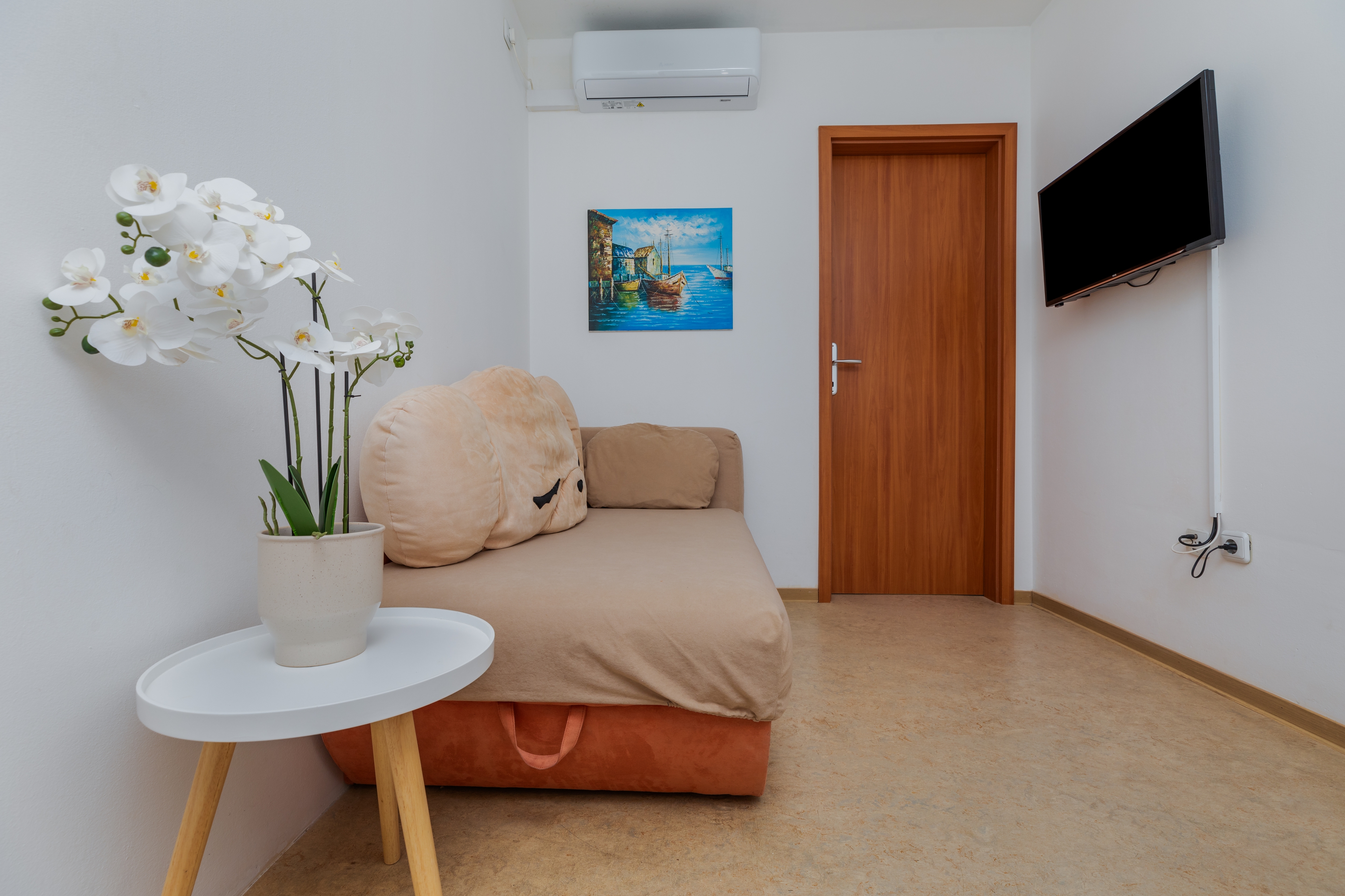 Two bedroom apartment with terrace and sea view Mimice, Omiš (A-2754-c)