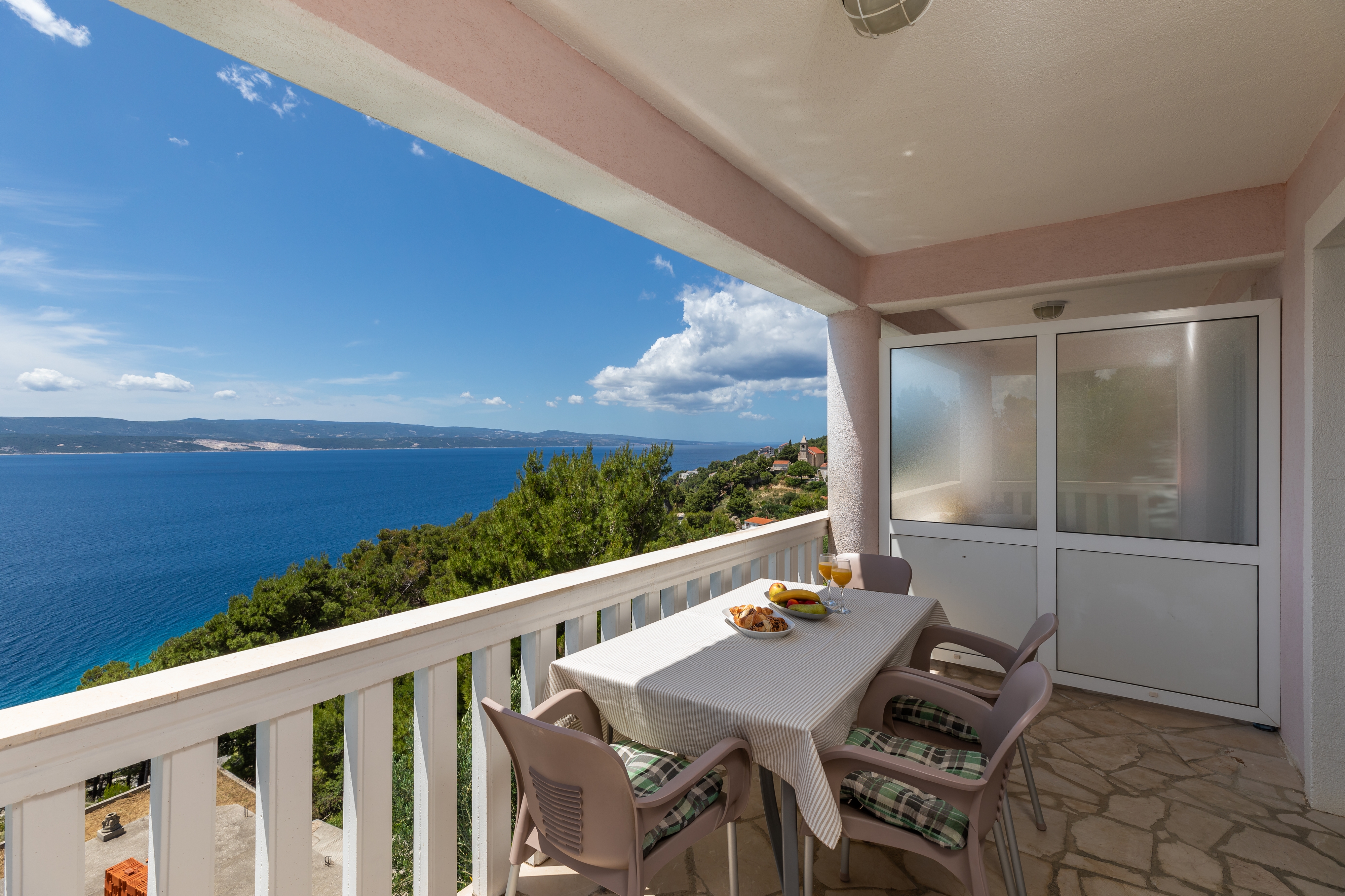 Two bedroom apartment with terrace and sea view Mimice, Omiš  A-c