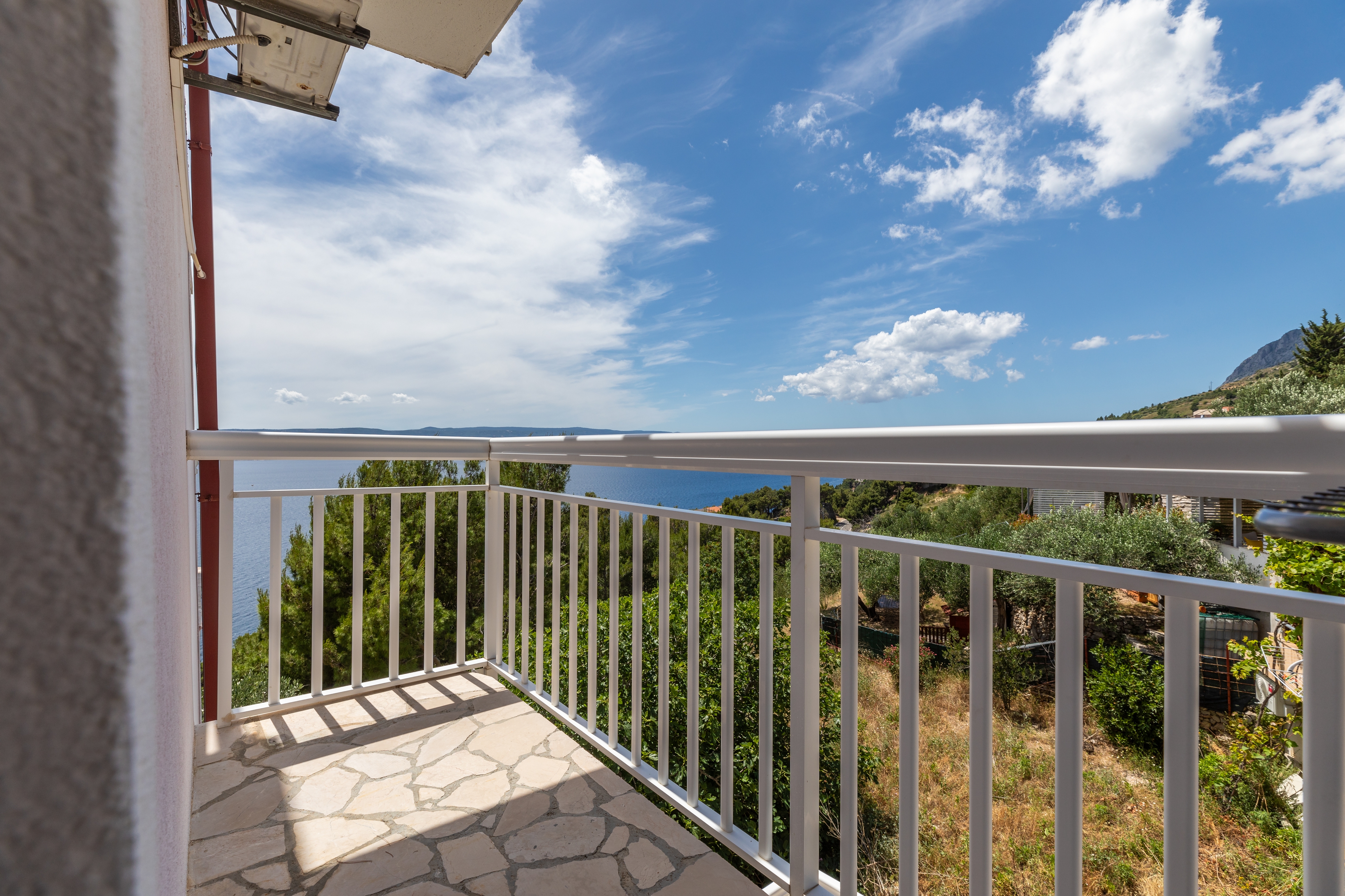 Two bedroom apartment with terrace and sea view Mimice, Omiš  A-d