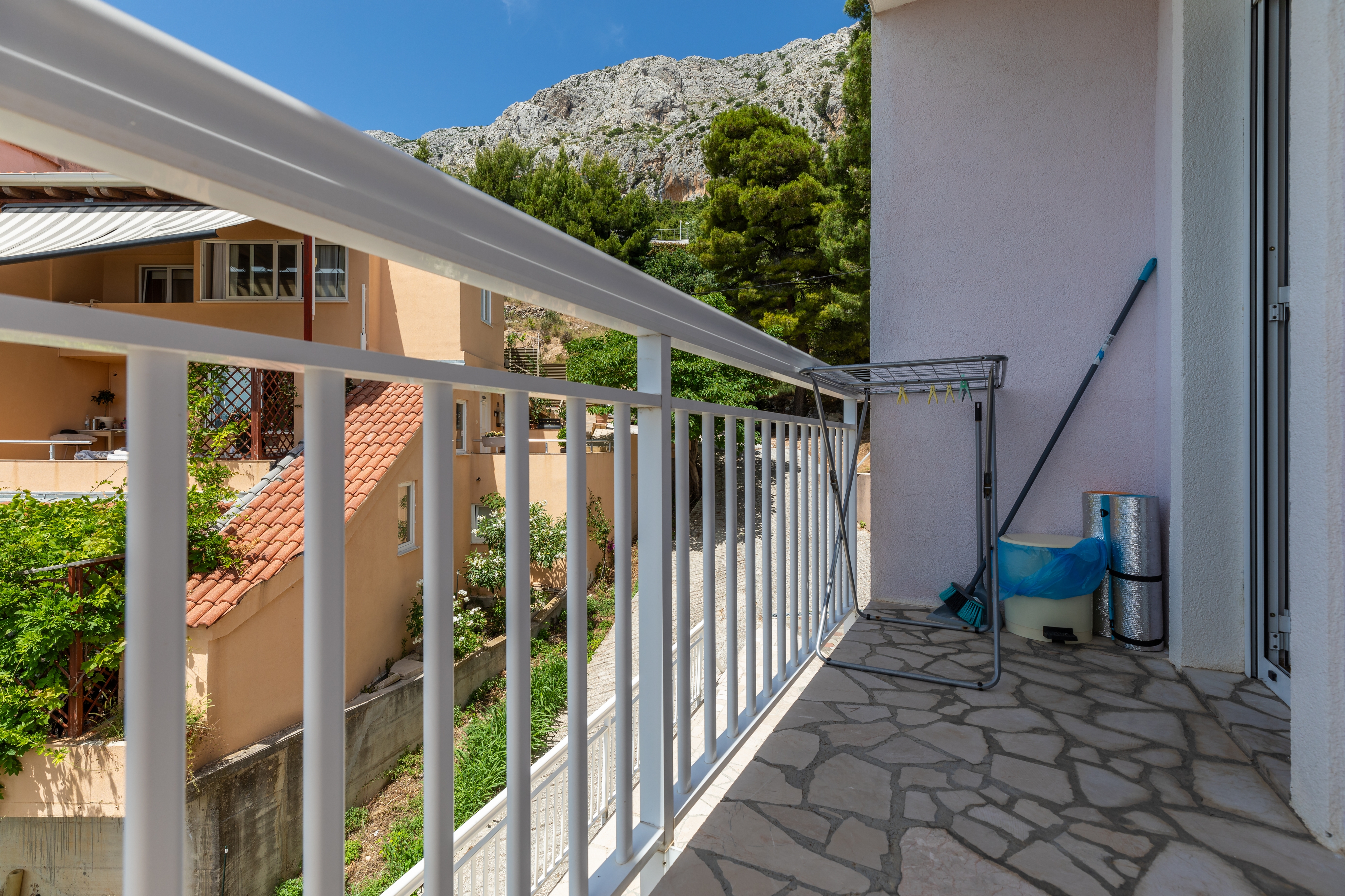 Two bedroom apartment with terrace and sea view Mimice, Omiš  A-d