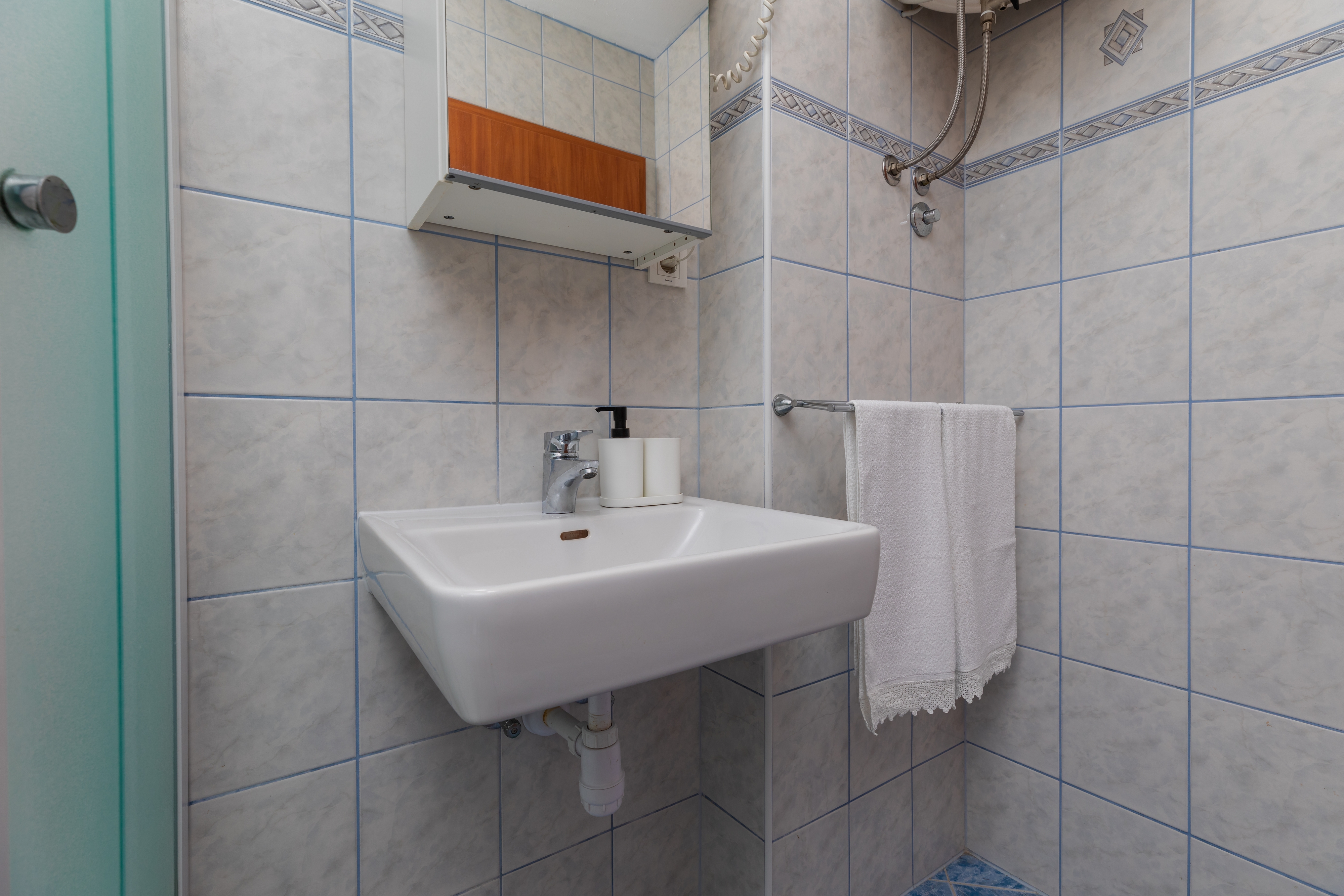 Two bedroom apartment with terrace and sea view Mimice, Omiš  A-d
