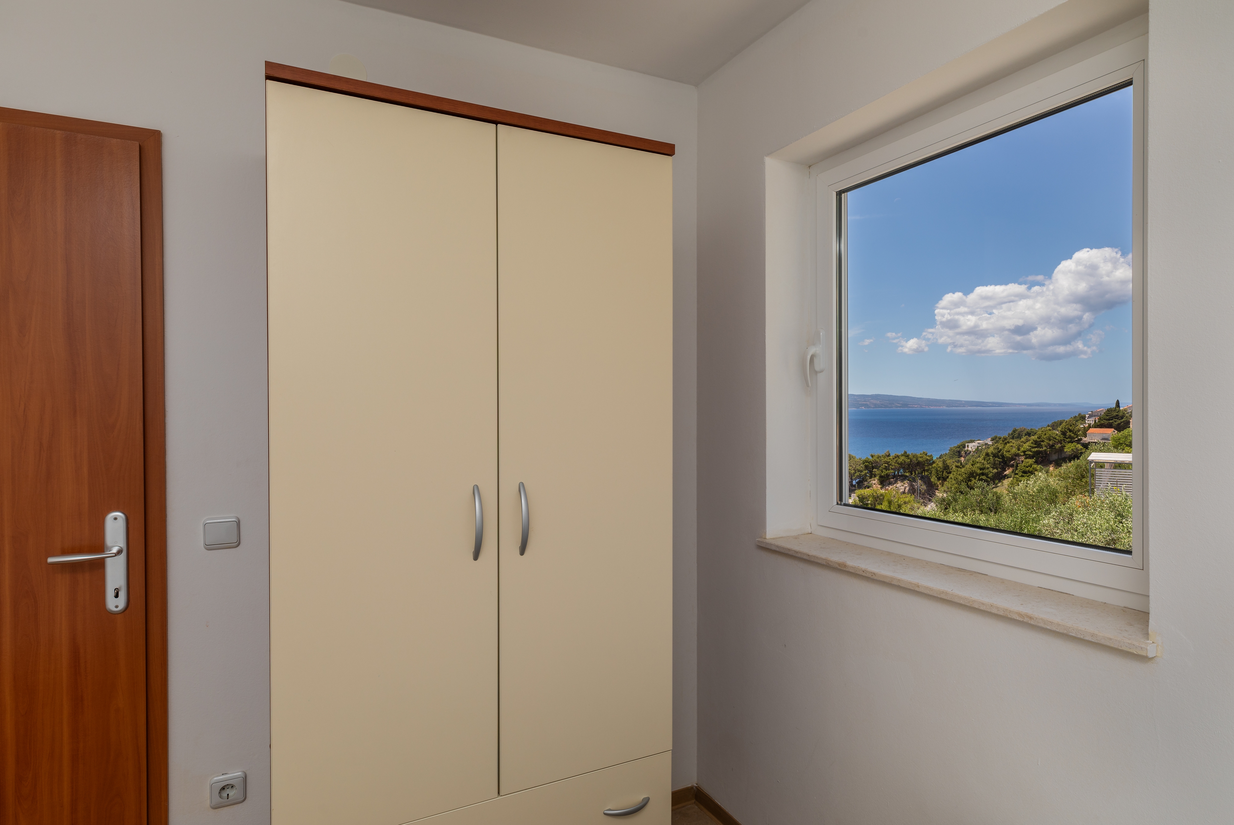 Two bedroom apartment with terrace and sea view Mimice, Omiš  A-d