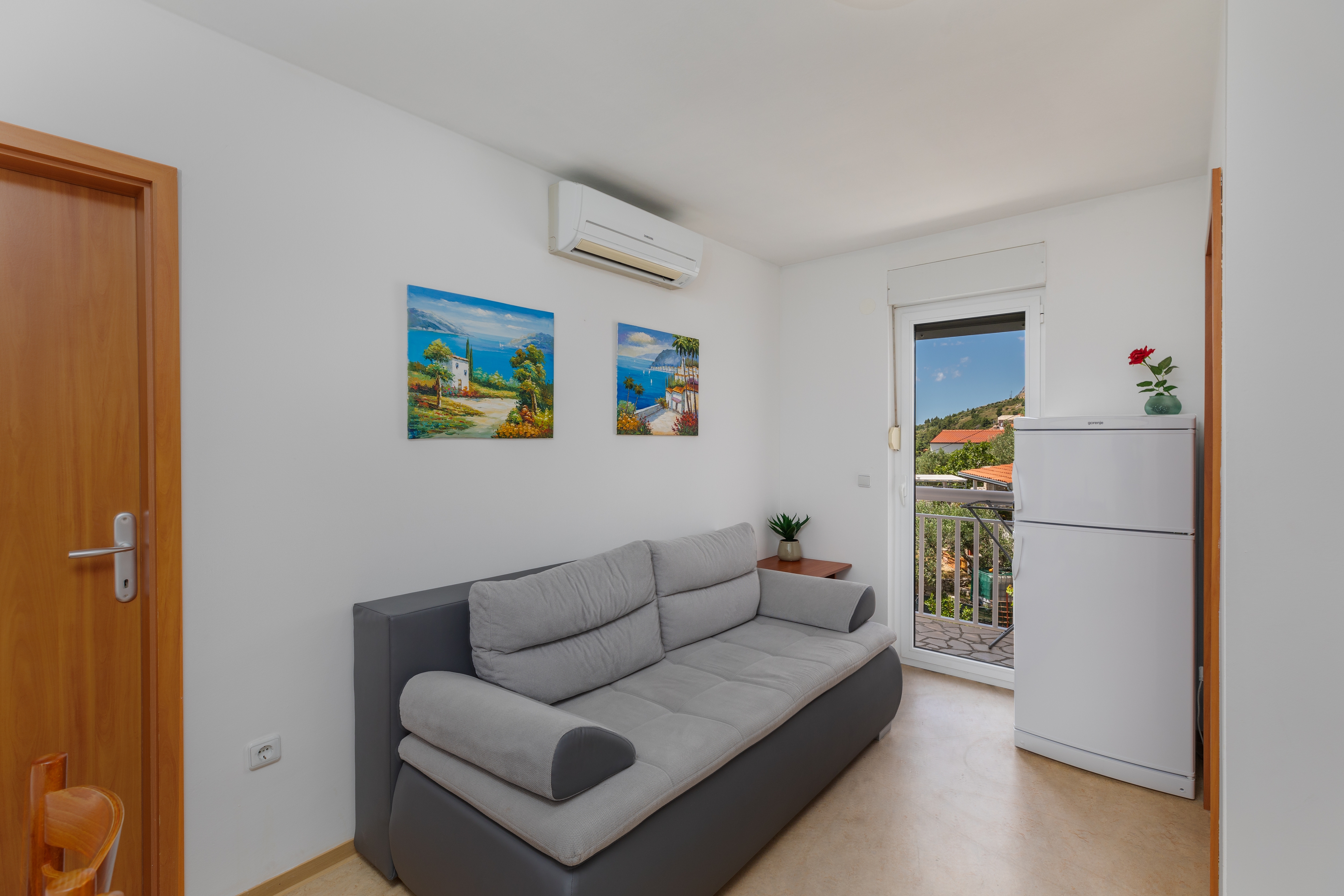 Two bedroom apartment with terrace and sea view Mimice, Omiš (A-2754-d)