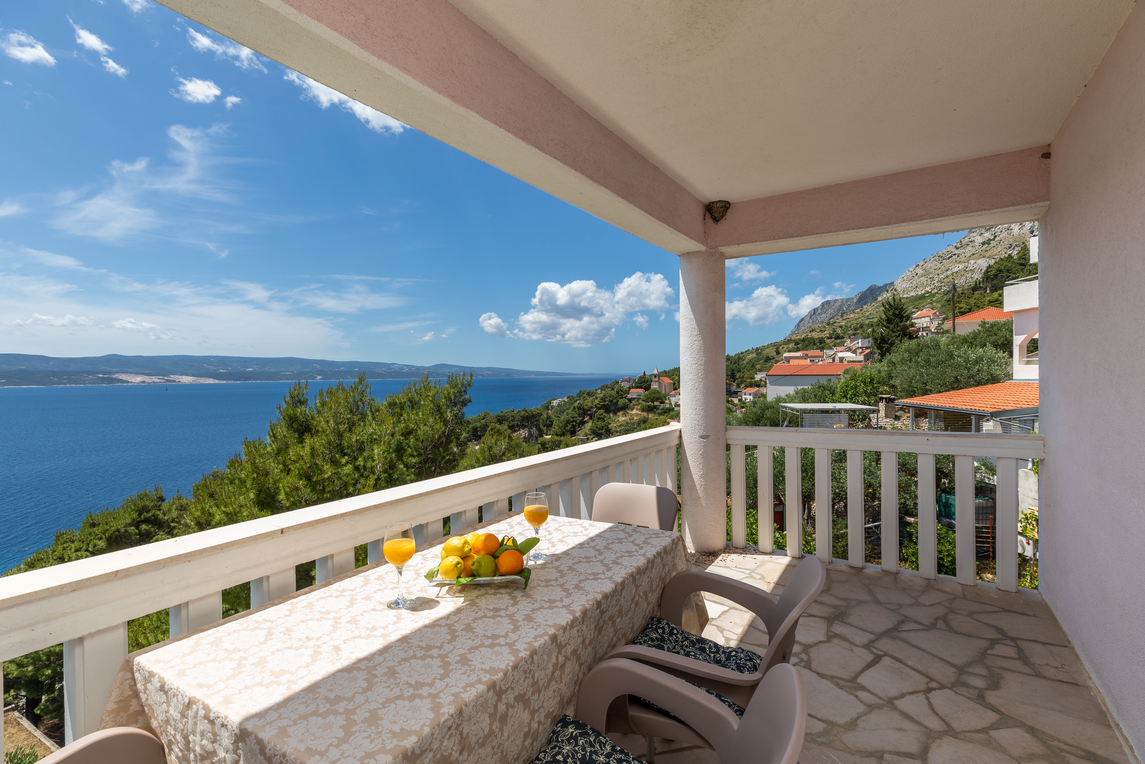 Two bedroom apartment with terrace and sea view Mimice, Omiš  A-d